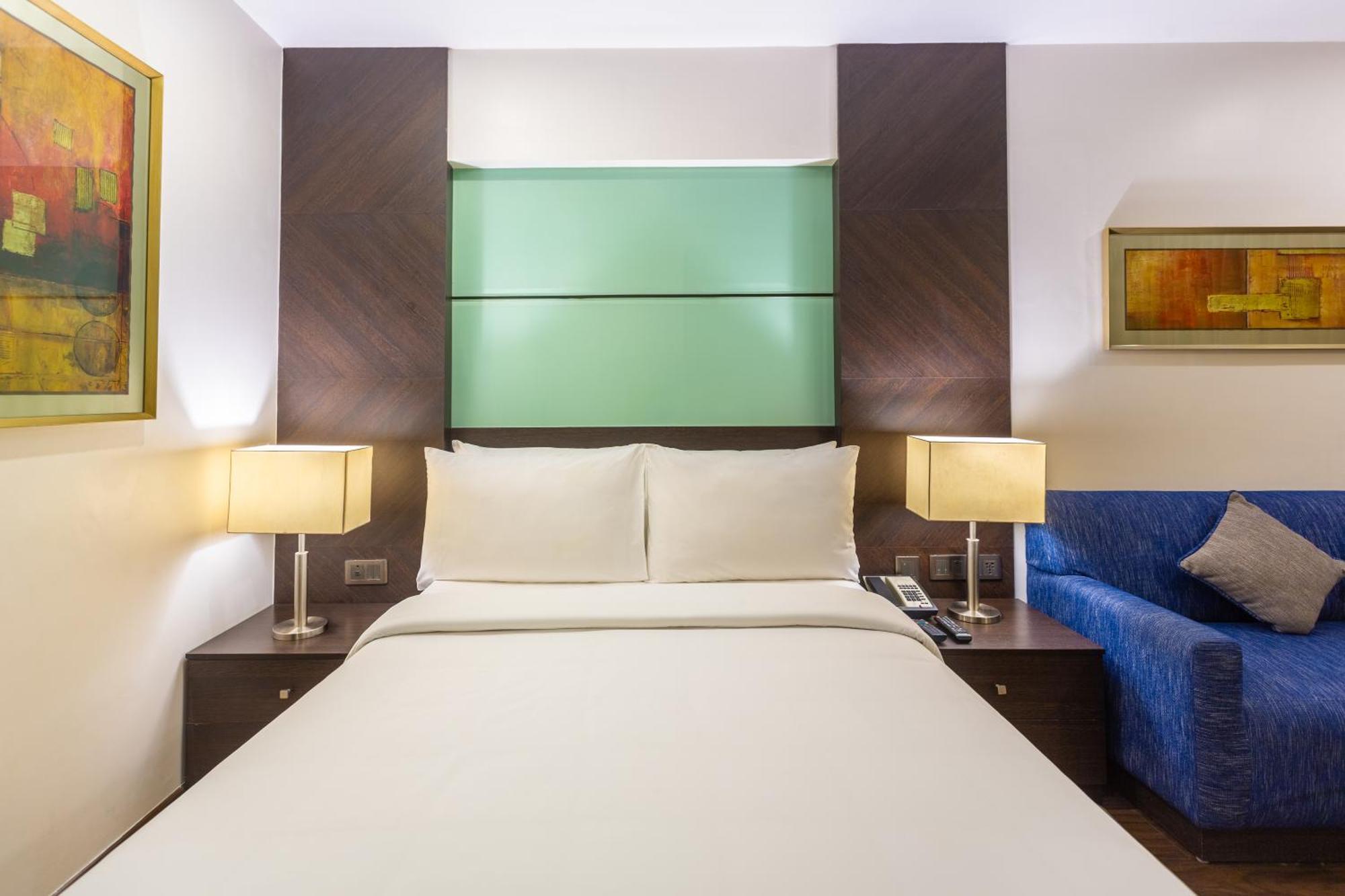 The Residency, 4*