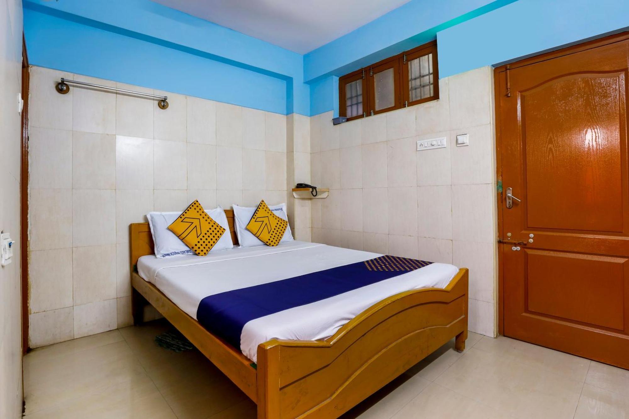 Hotel Spot On Grand Residency Near Marina 3*