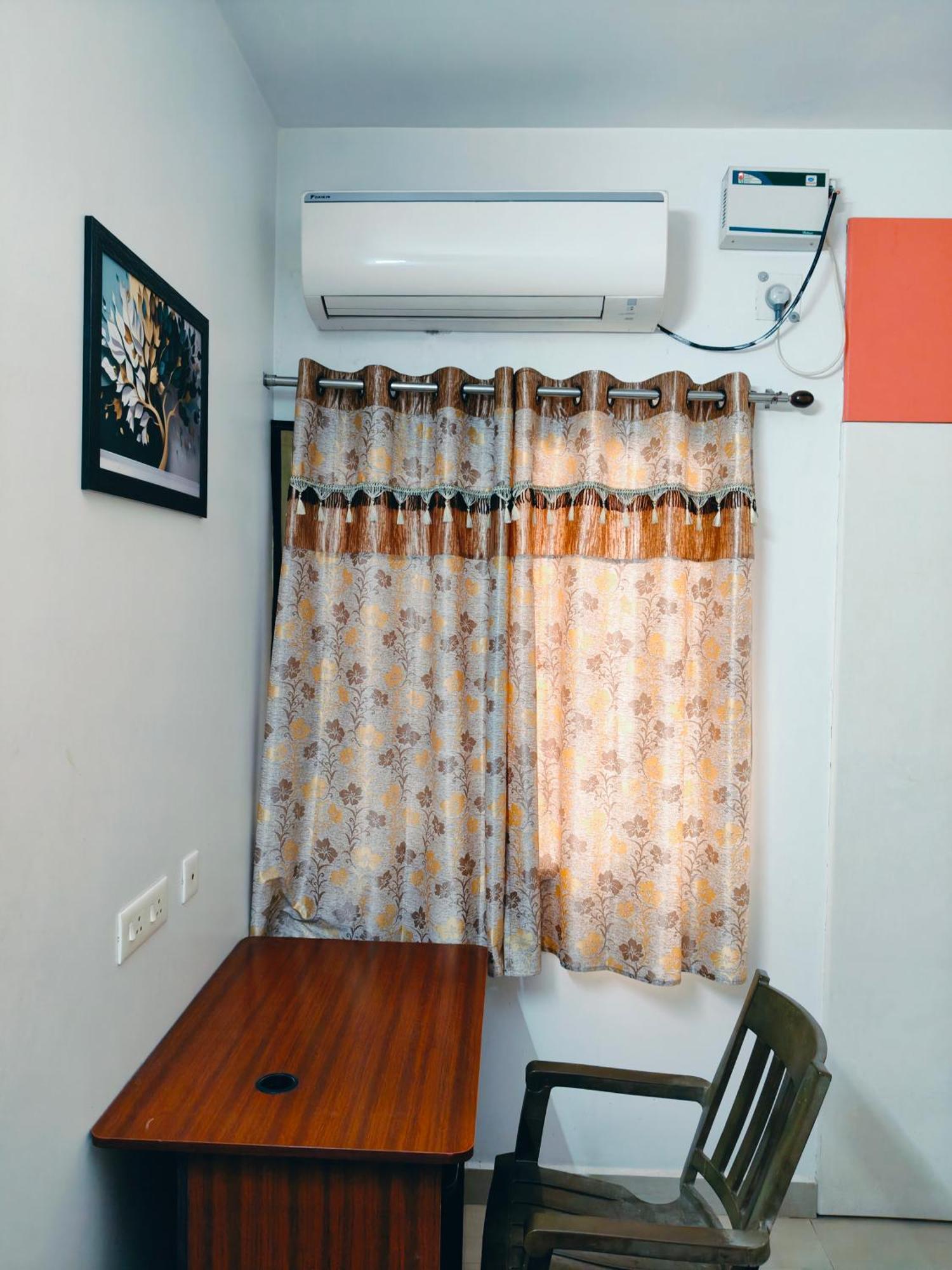 Cosy Behind Airport, Close To Dlf & Rmz It Park, Miot And Srm Hospitals, Trade Center