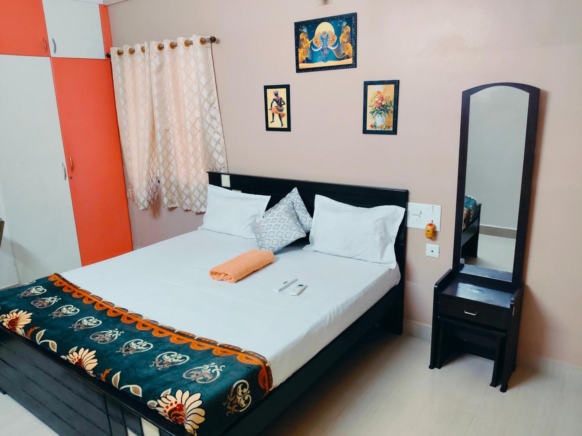 Cosy Behind Airport, Close To Dlf & Rmz It Park, Miot And Srm Hospitals, Trade Center *