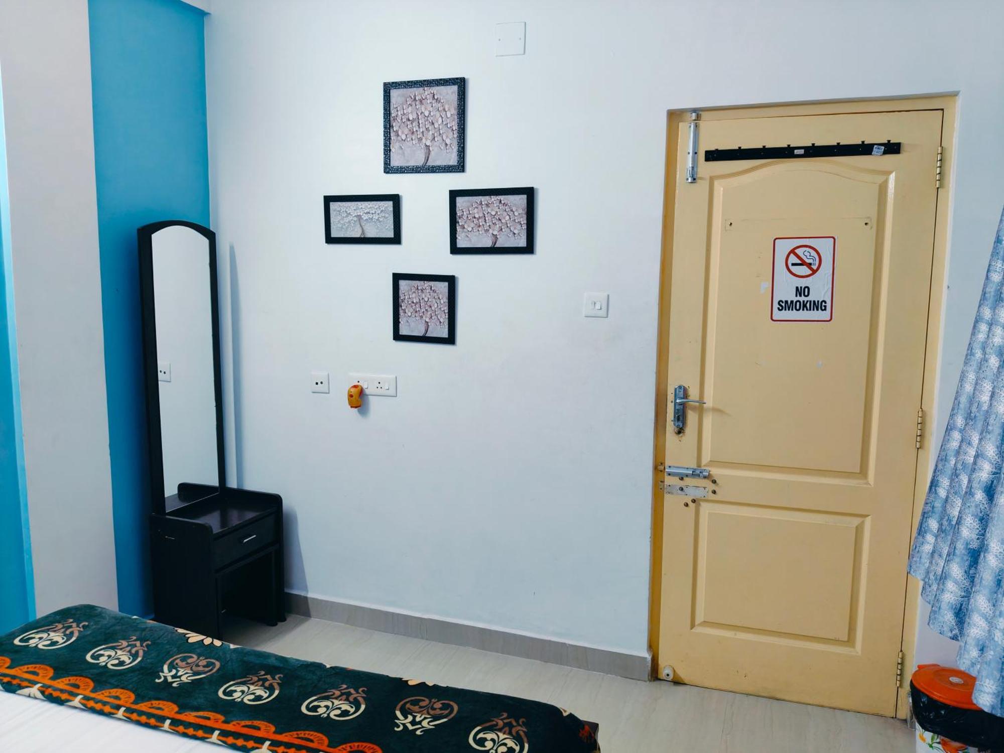 Homestay Cosy Behind Airport, Close To Dlf & Rmz It Park, Miot And Srm Hospitals, Trade Center *