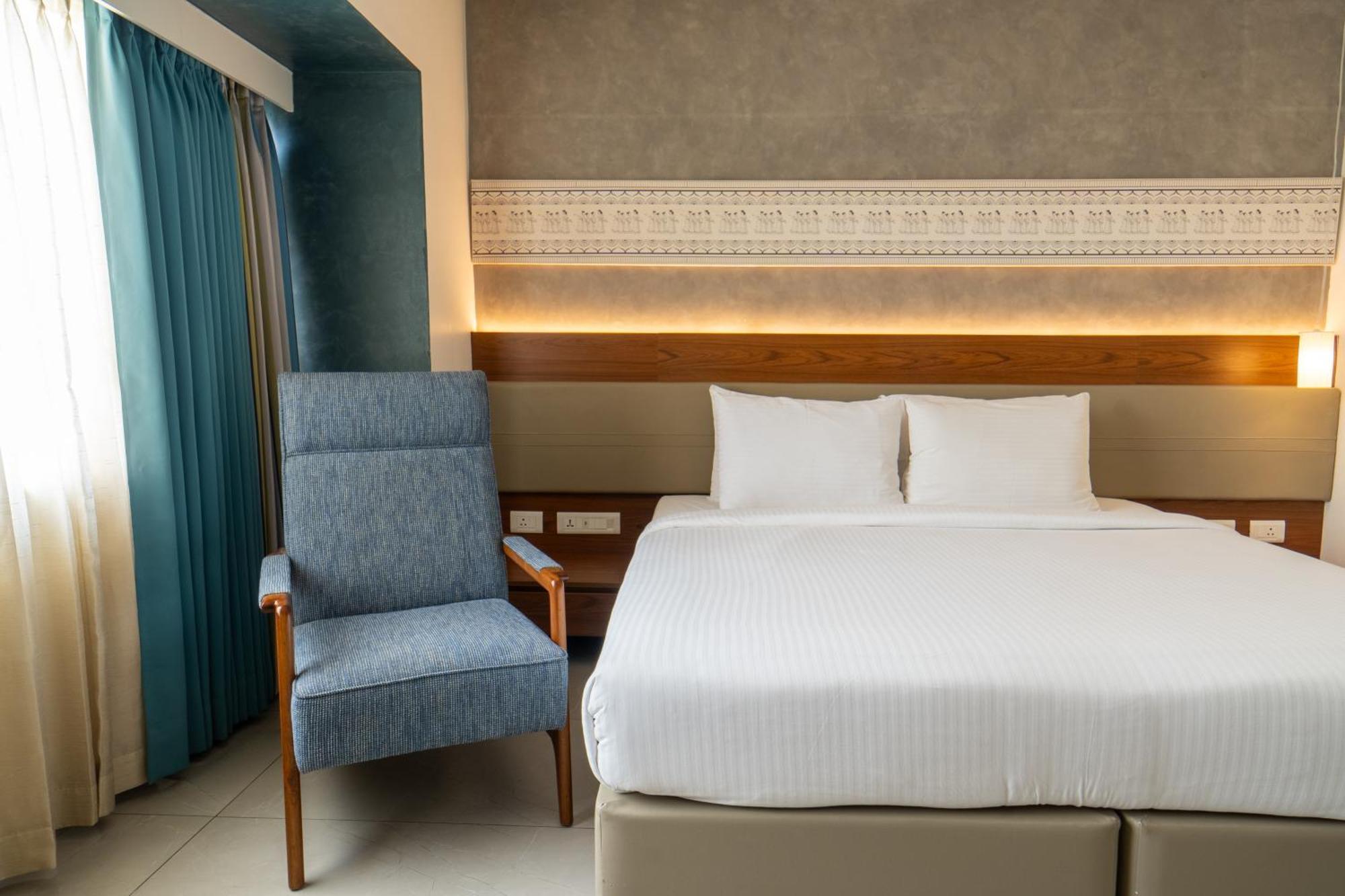 Shilton Dee Cee Hotel