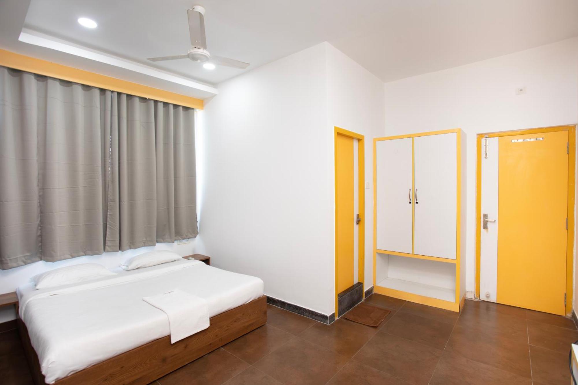 Stayz Mylapore Near Light House Hotel 2*