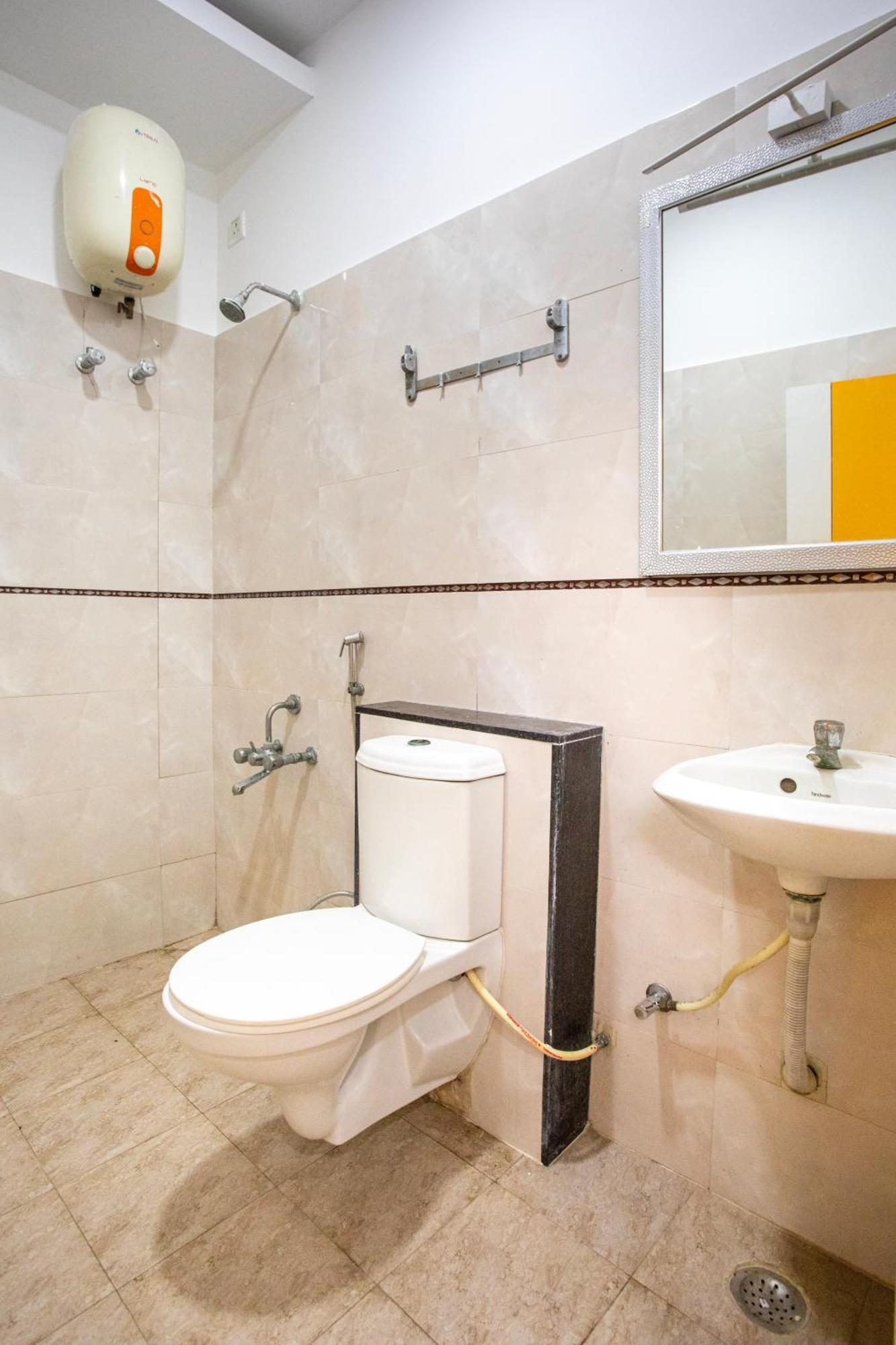 Stayz Mylapore Near Light House Hotel