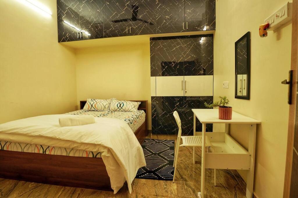 Mama Rose In Palikarnai Apartment Chennai