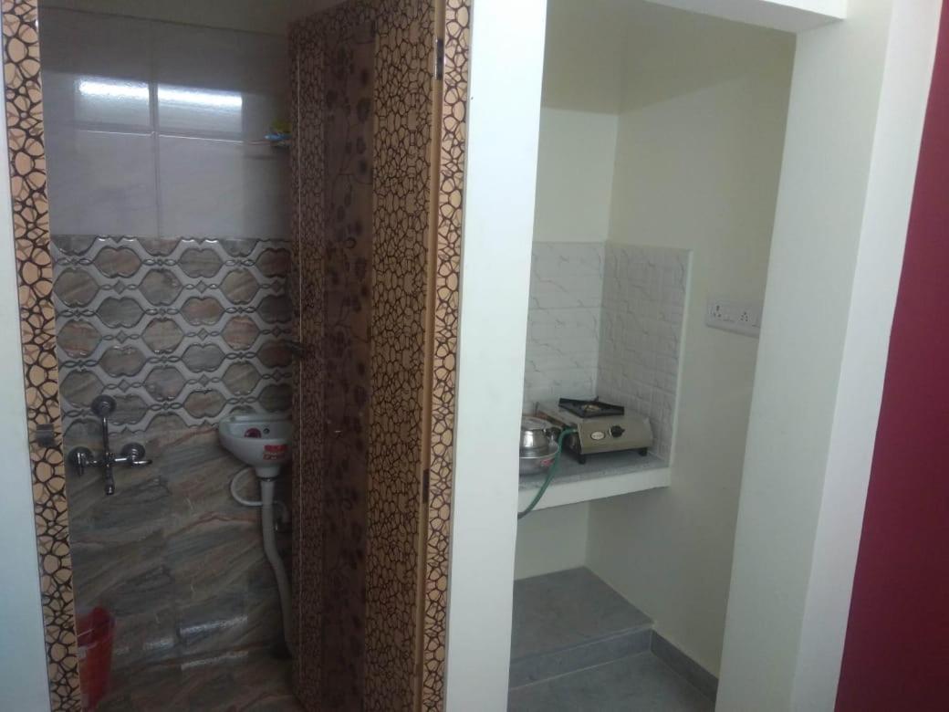 Pmr Enclave Near Apollo Hospital Hotel 2*