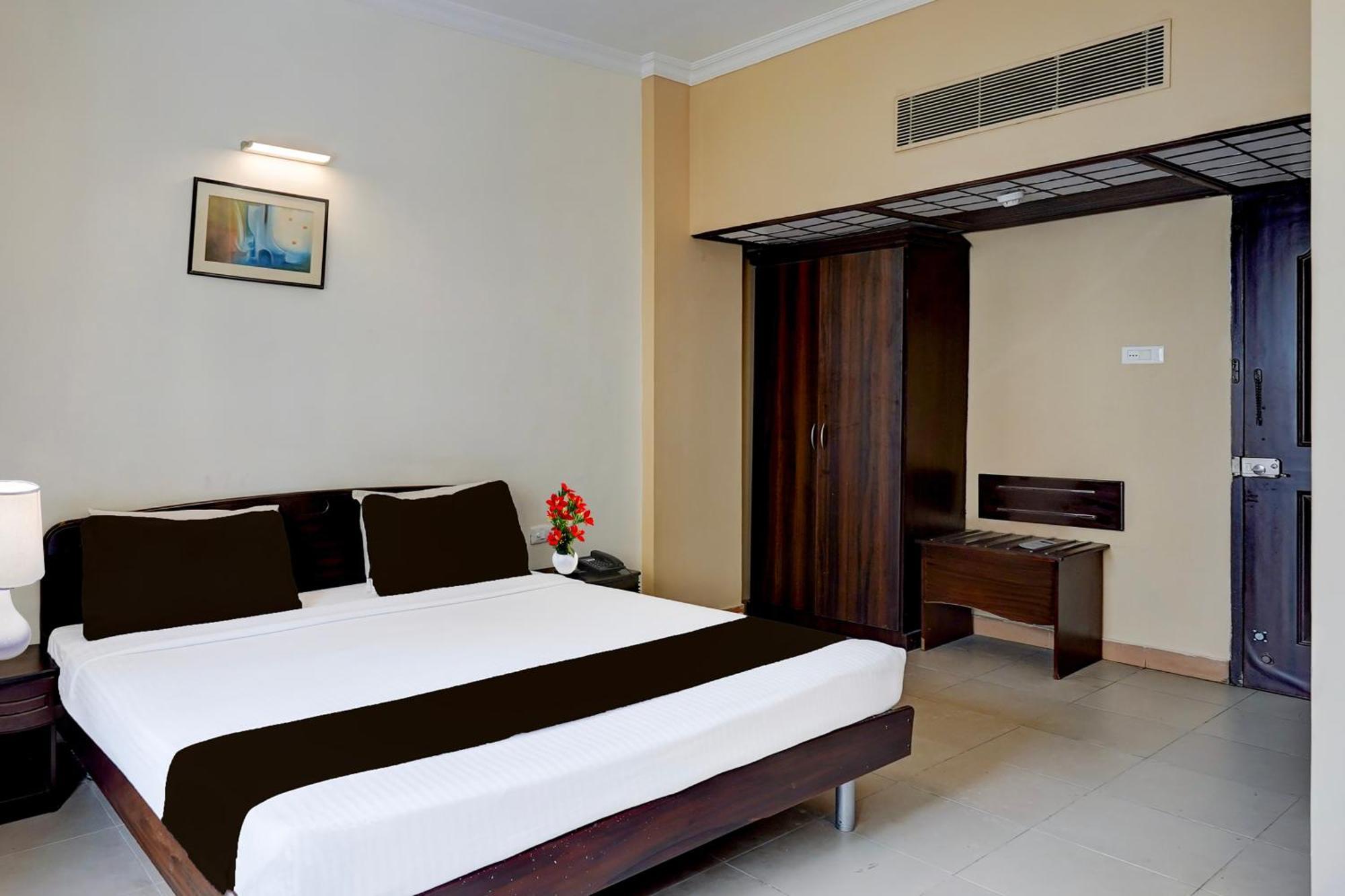 Hotel Super Townhouse Koyambedu 4*