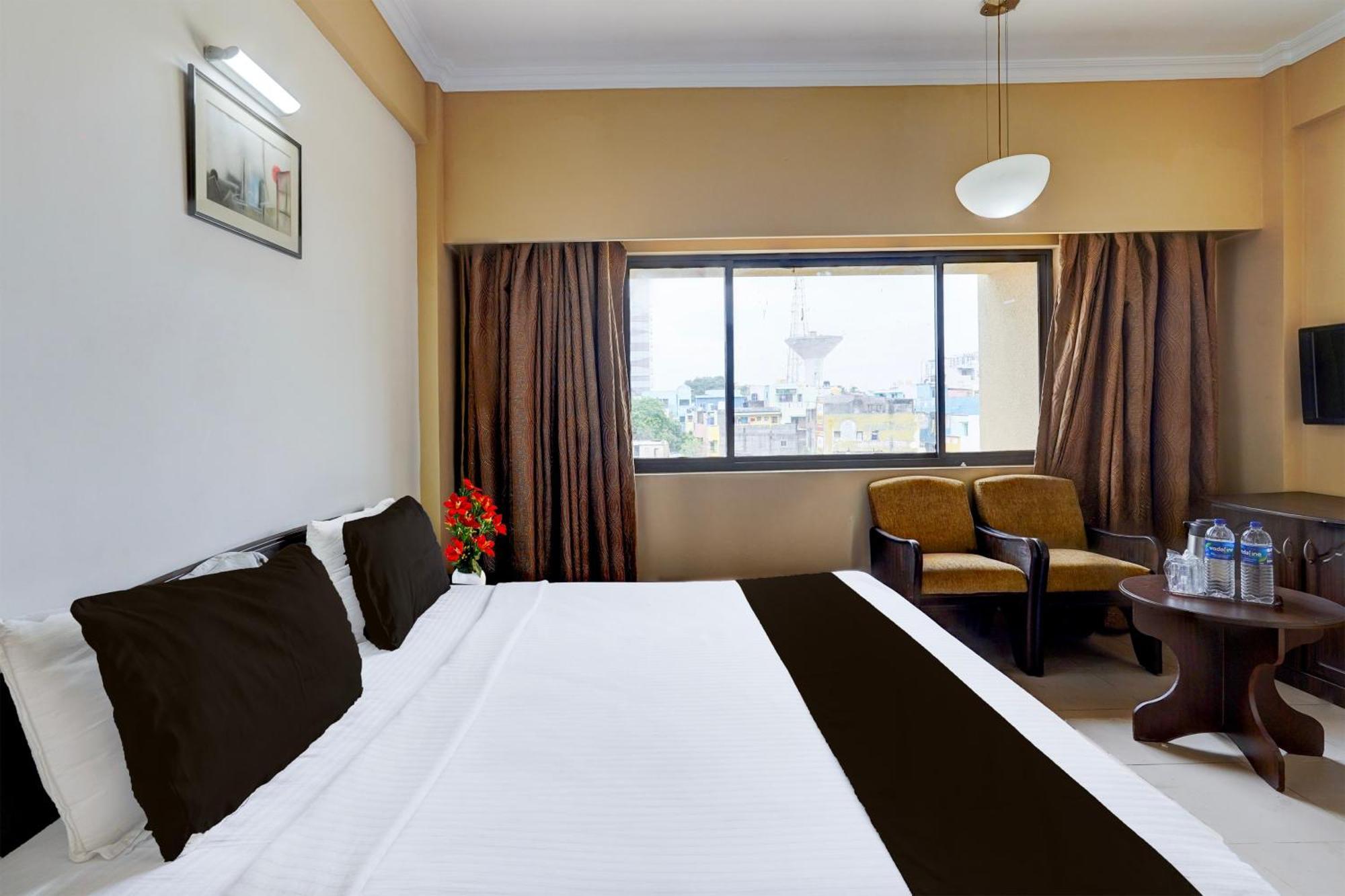 Super Townhouse Koyambedu Hotel