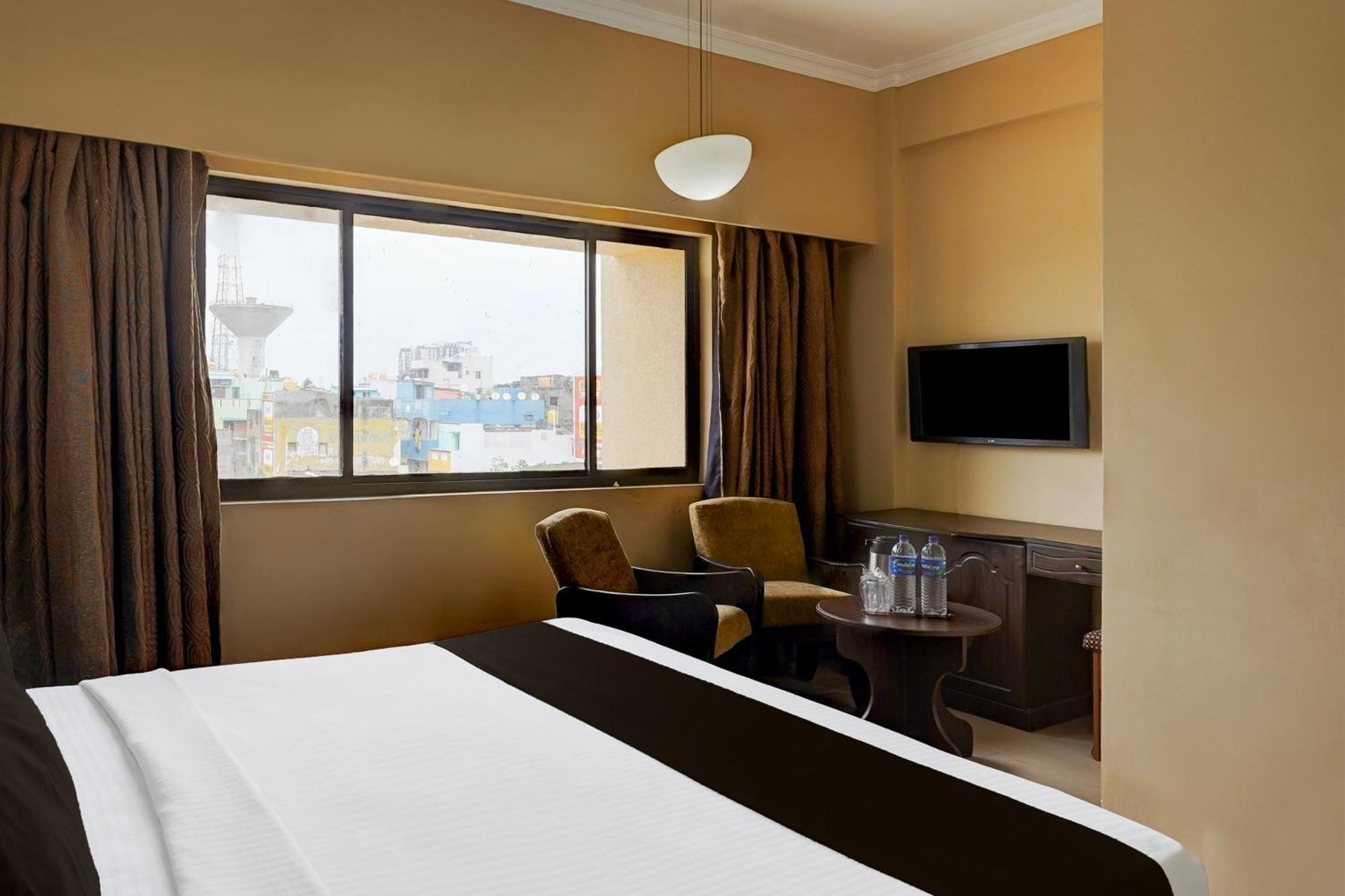 Super Townhouse Koyambedu 4*