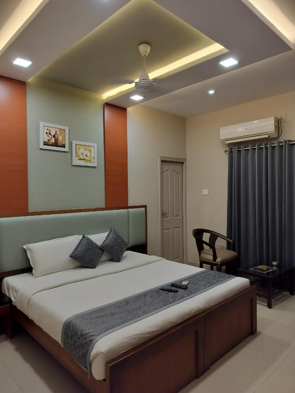 Pearl International Hotel 2*