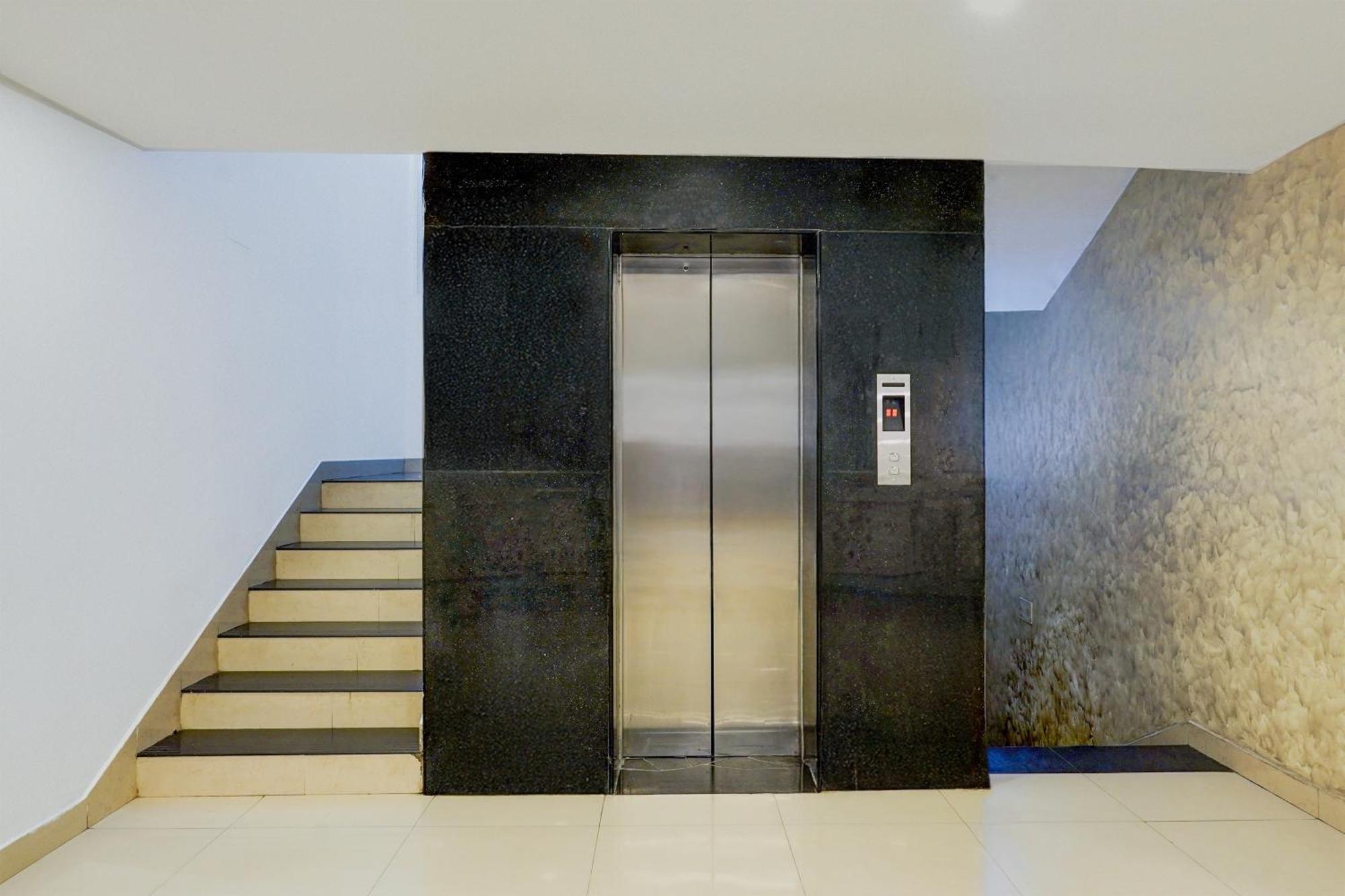 Hotel Super Townhouse Medavakkam Near Jayachandran