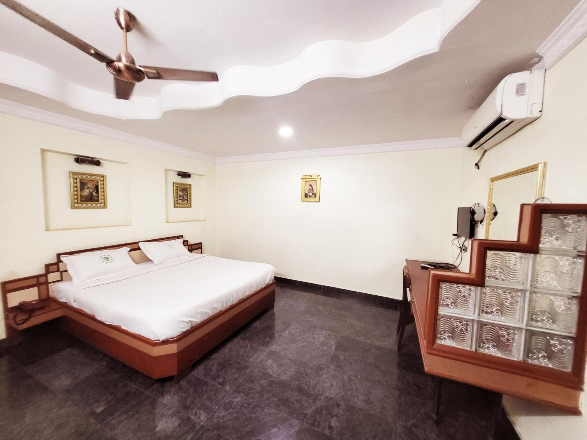 Sudha Hotel 3*