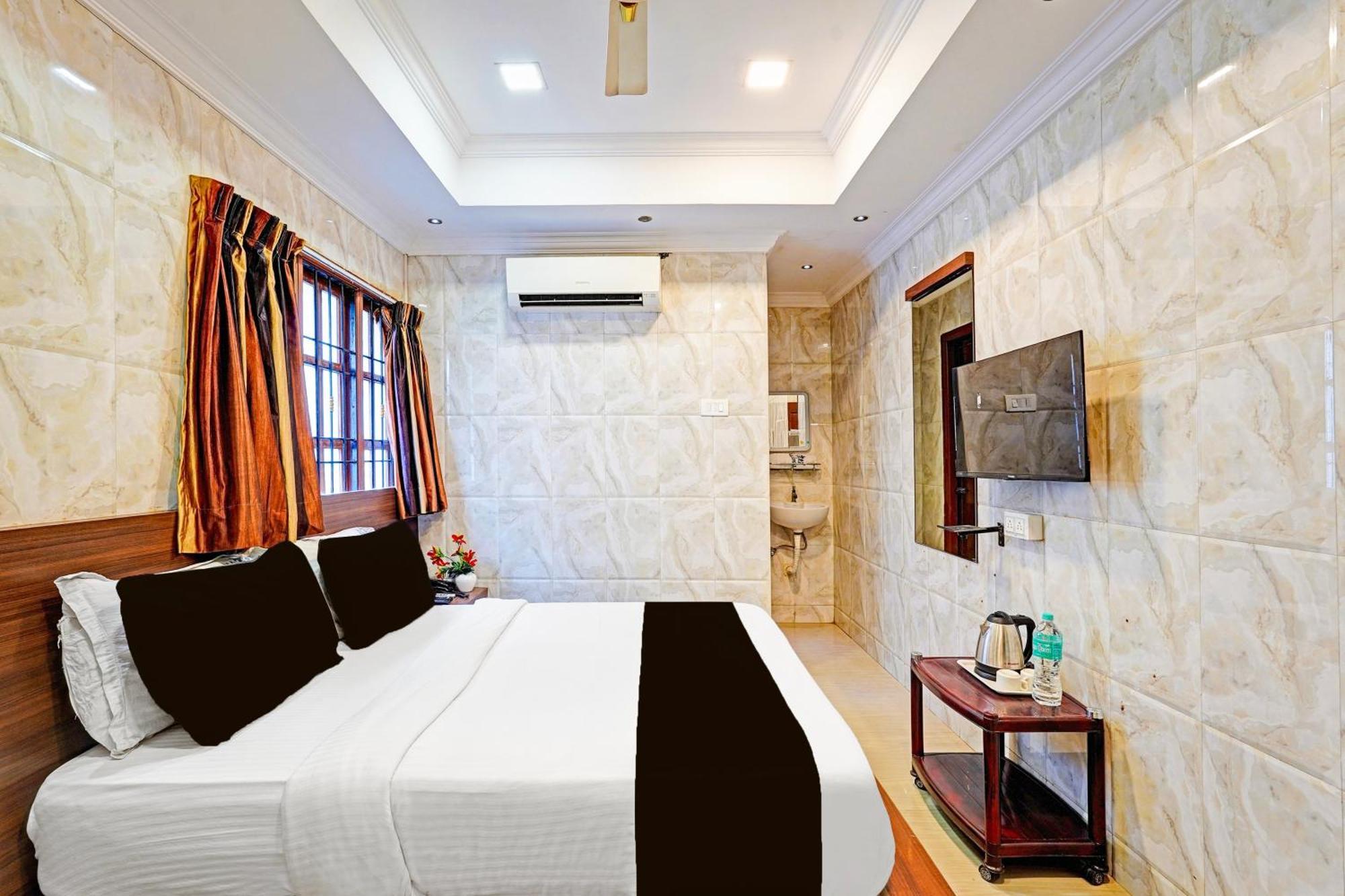 Hotel Oyo The Park Royal