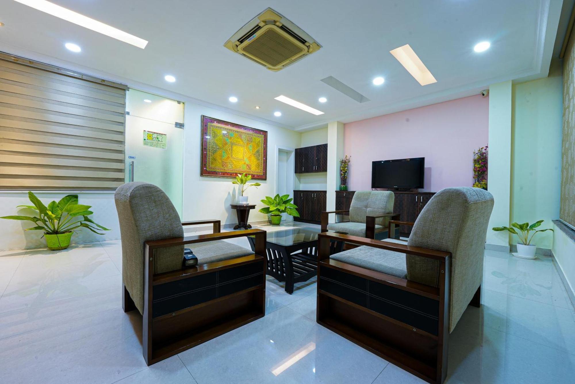 - Alwarpet Hotel