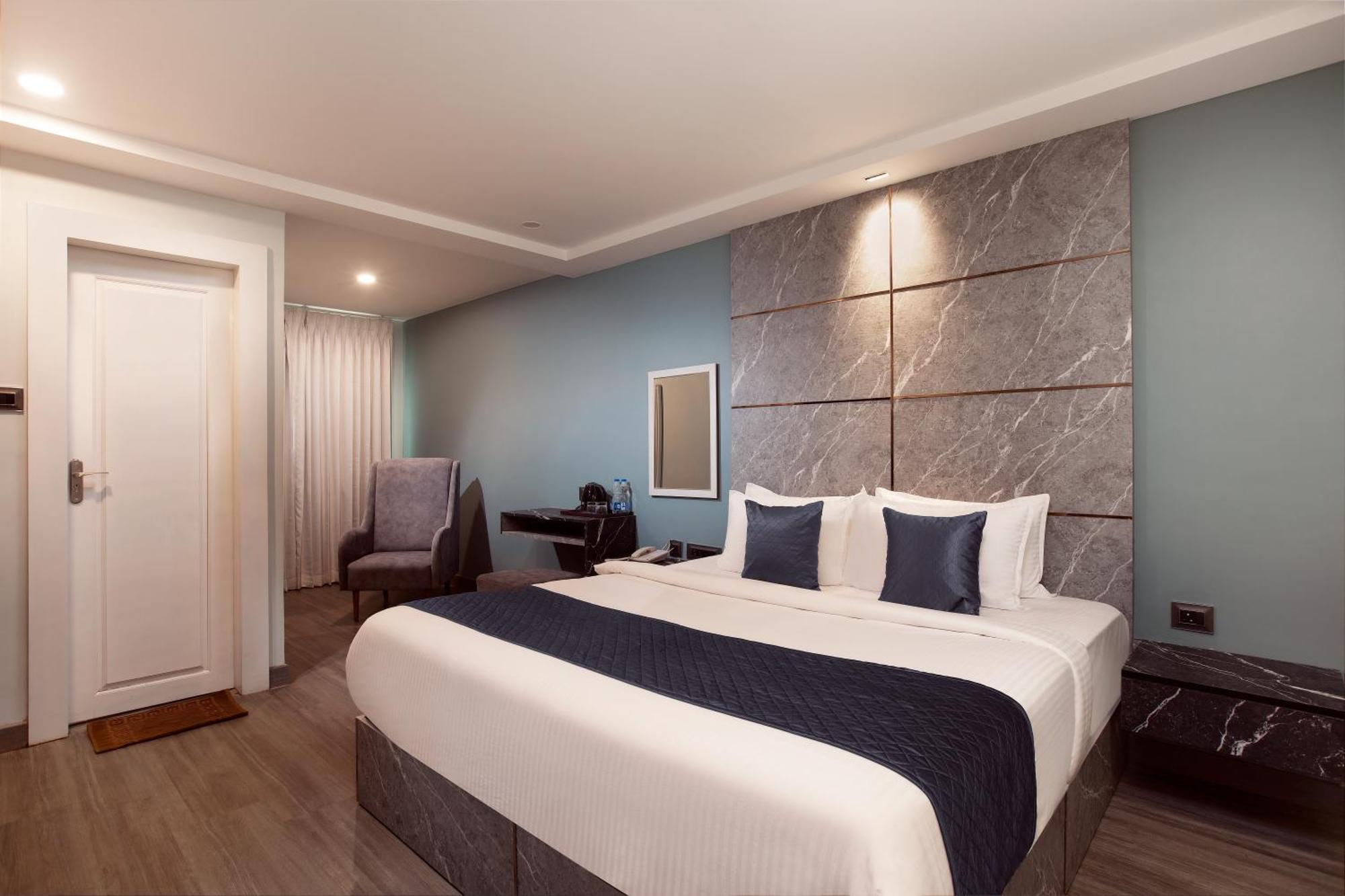 44 Oasis Hotel