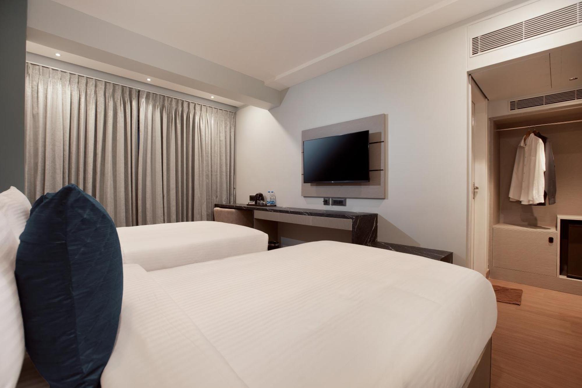 44 Oasis Hotel 4*
