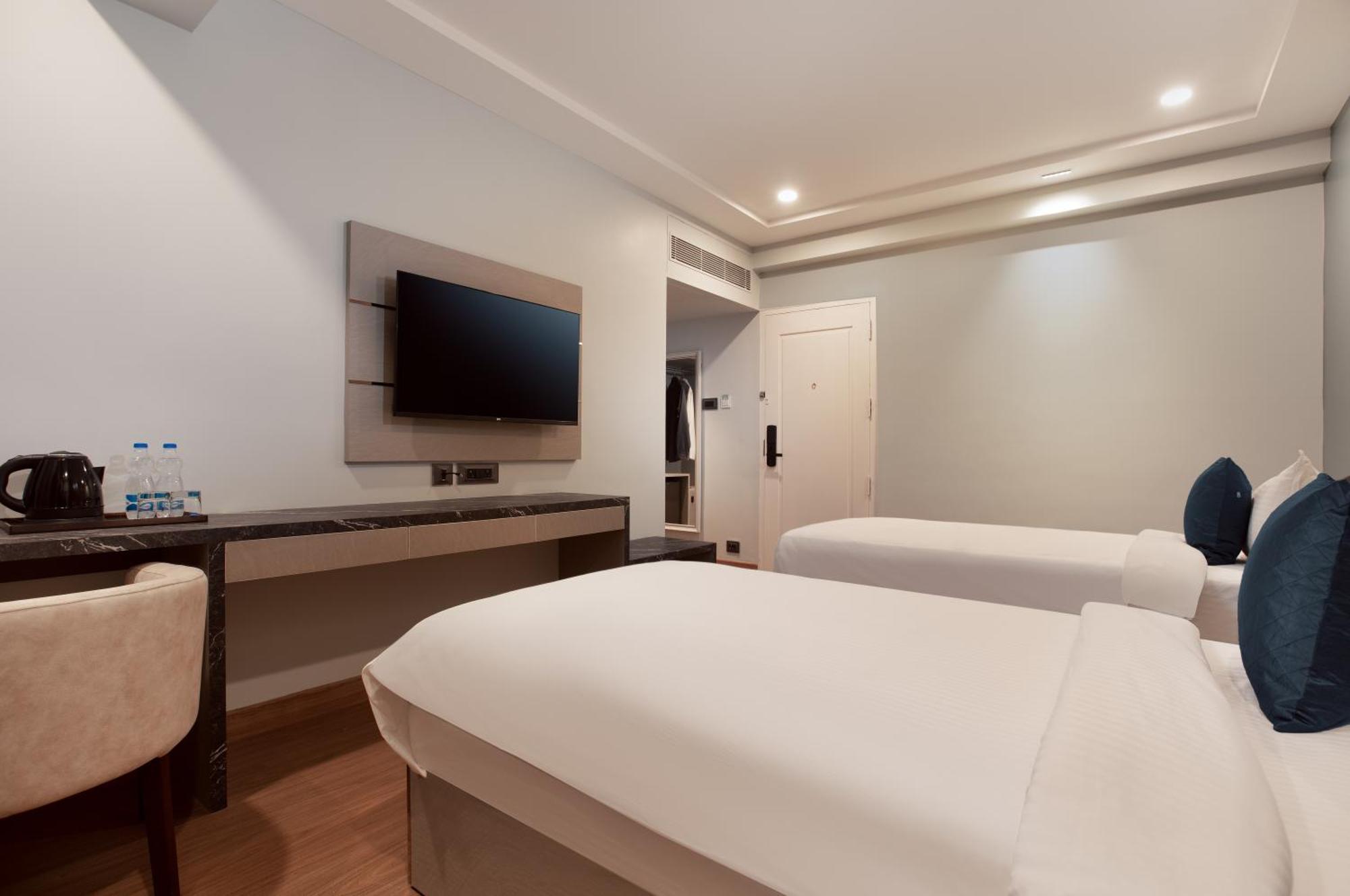 44 Oasis Hotel