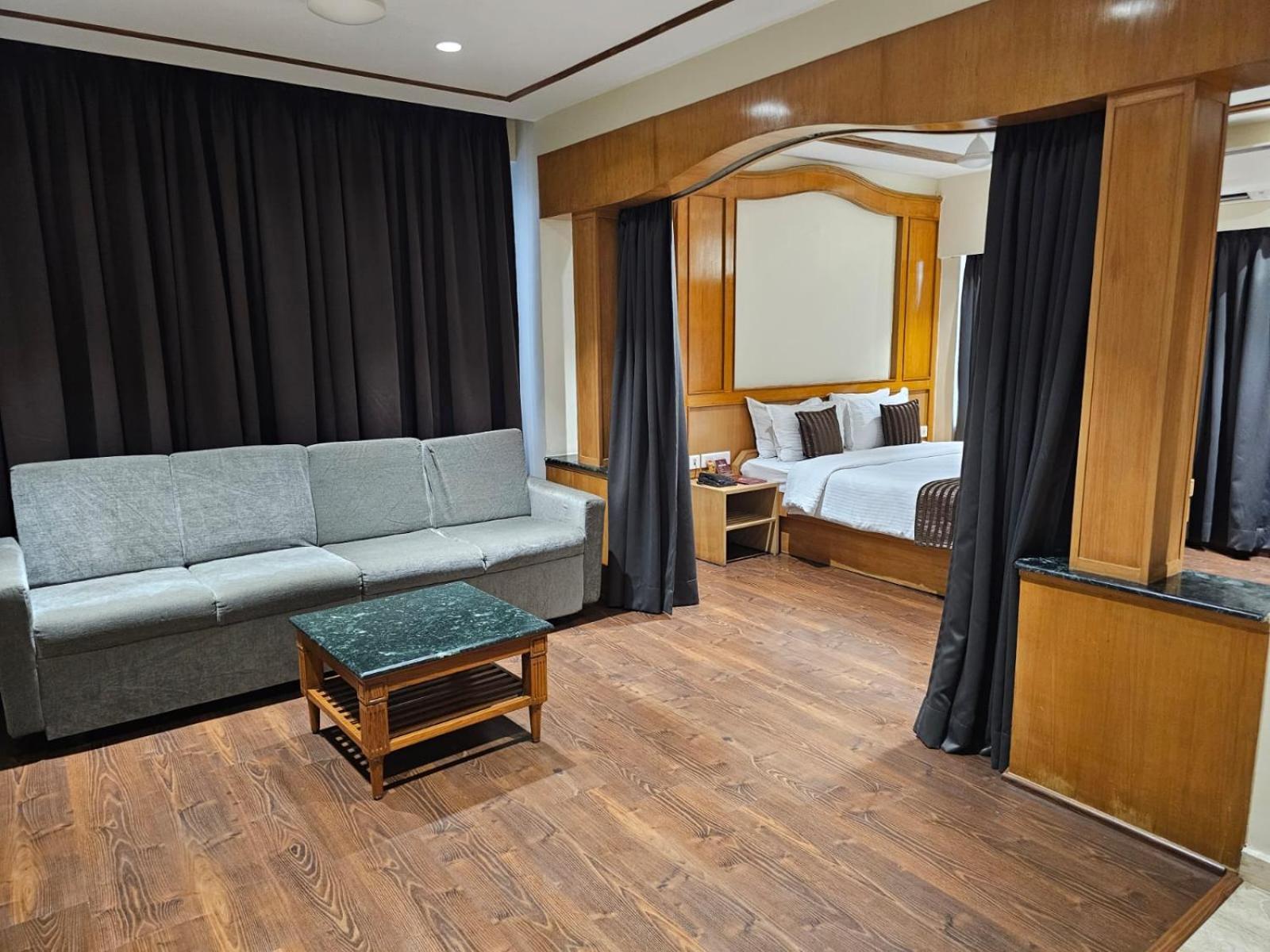Mount Manor 3*