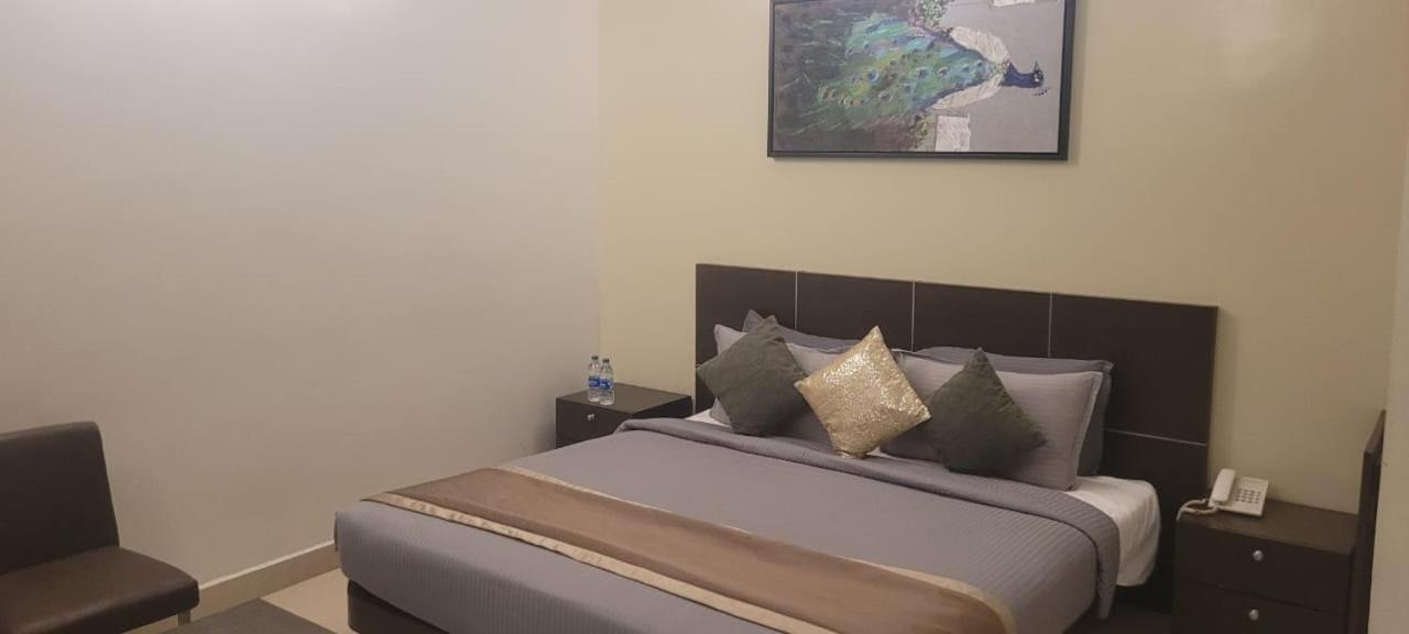 B8 Hotel 4*