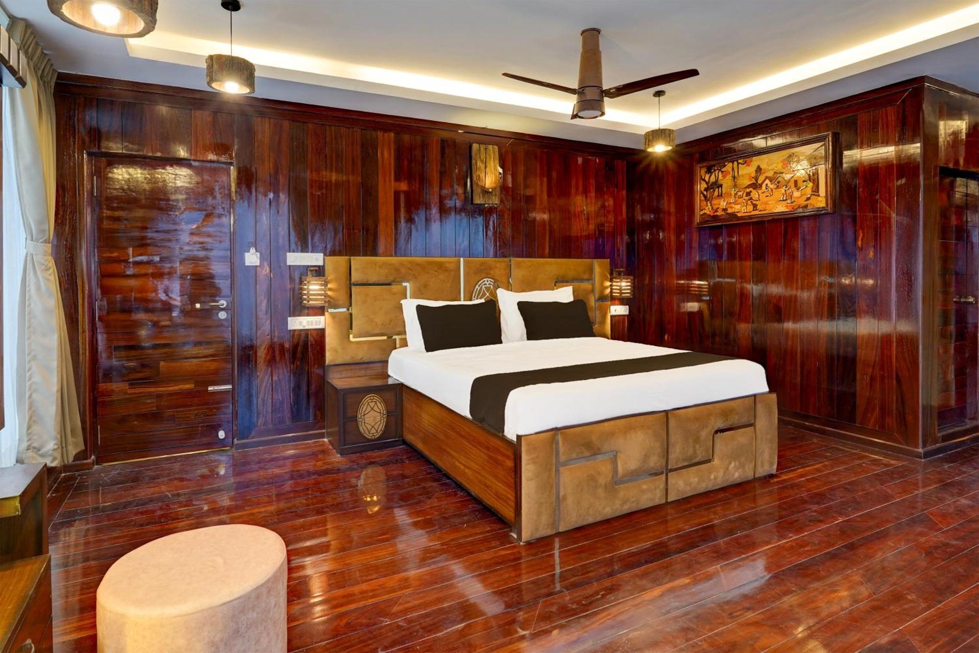 Super Townhouse Nk Vivanta Luxury Hotel