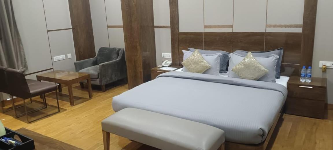 B8 Hotel 4*