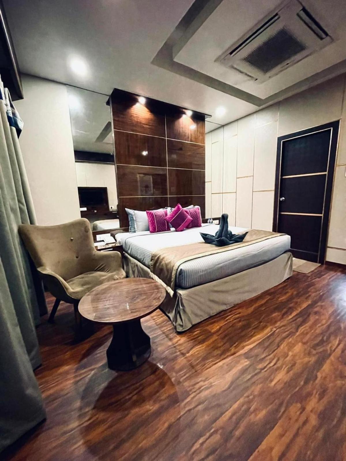 Hotel B8 4*