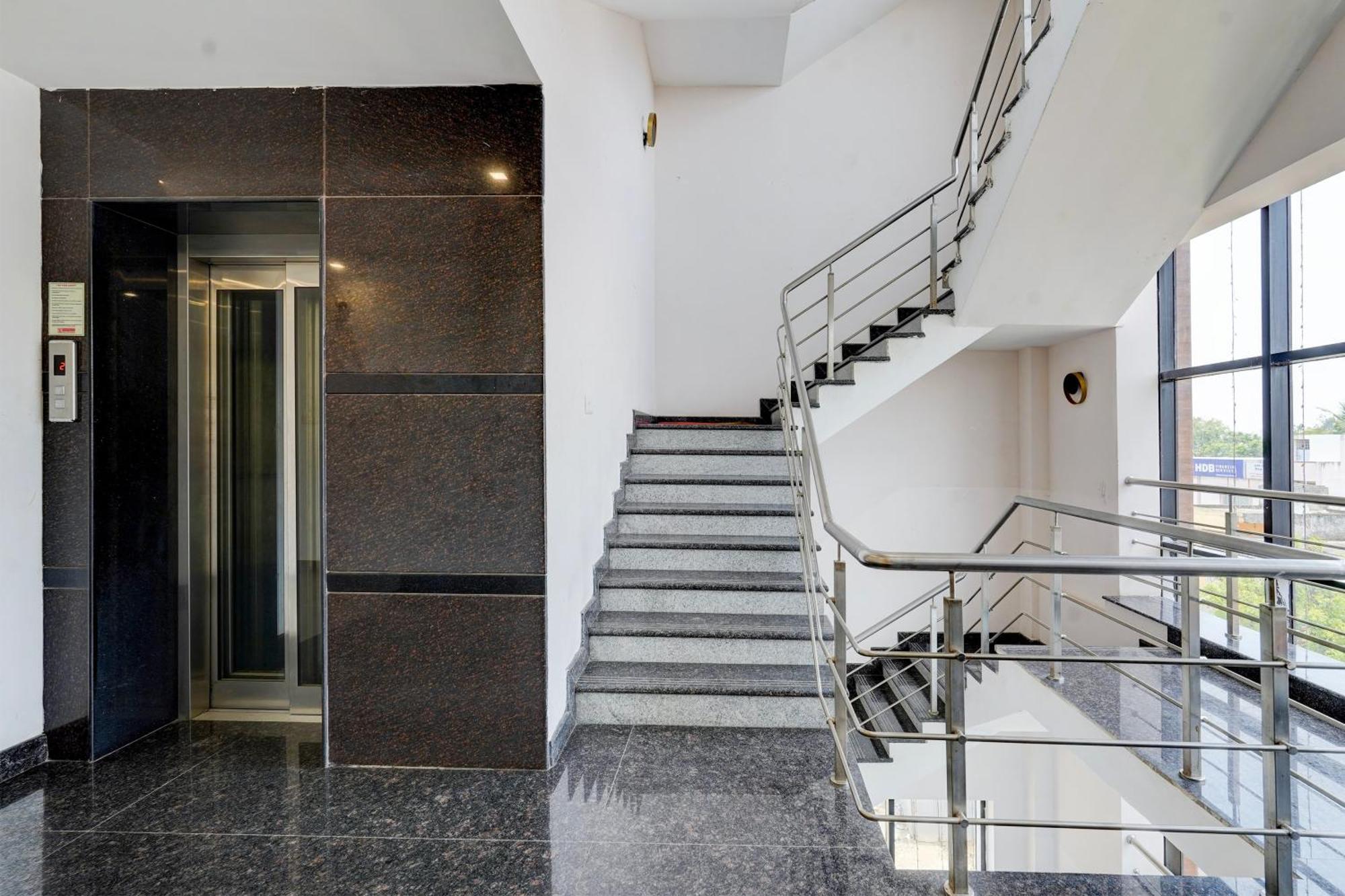 Hotel O Na Grand Residency