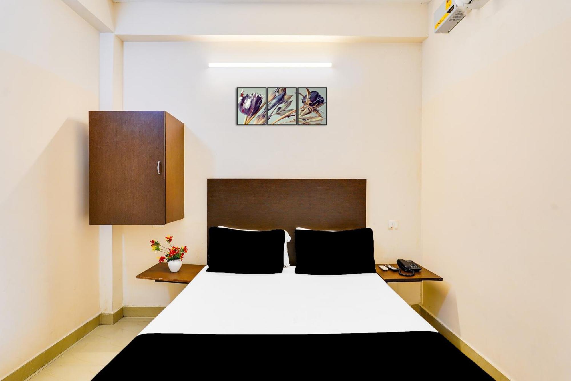 Super O Rathinapuram Near Airport 4*