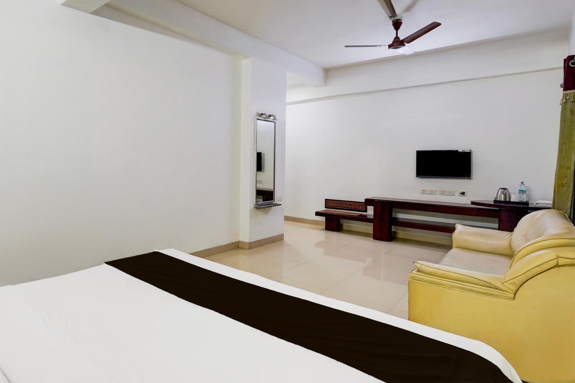 Super Townhouse Medavakkam Near Jayachandran Hotel 3*