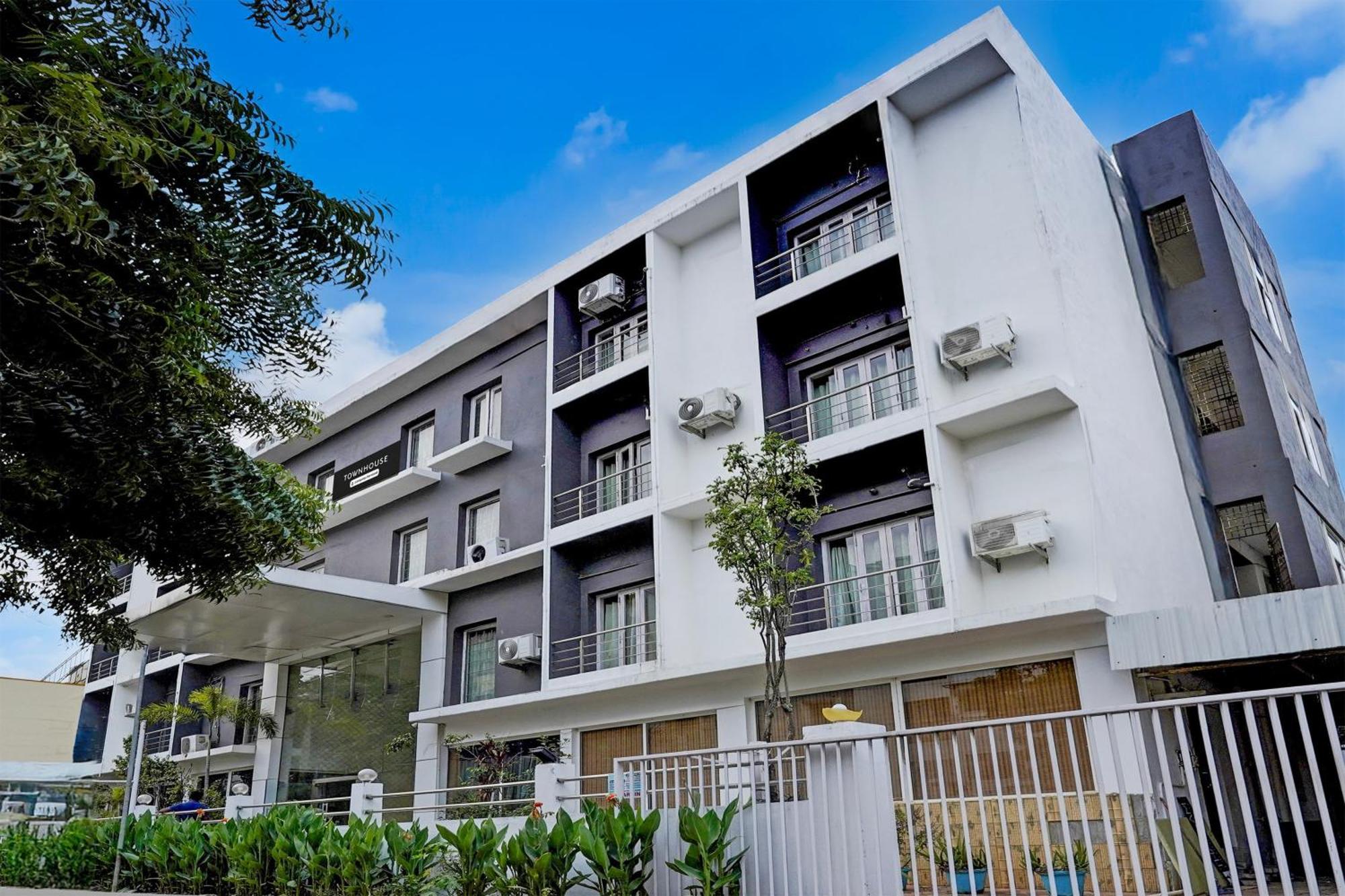 Super Townhouse Medavakkam Near Jayachandran