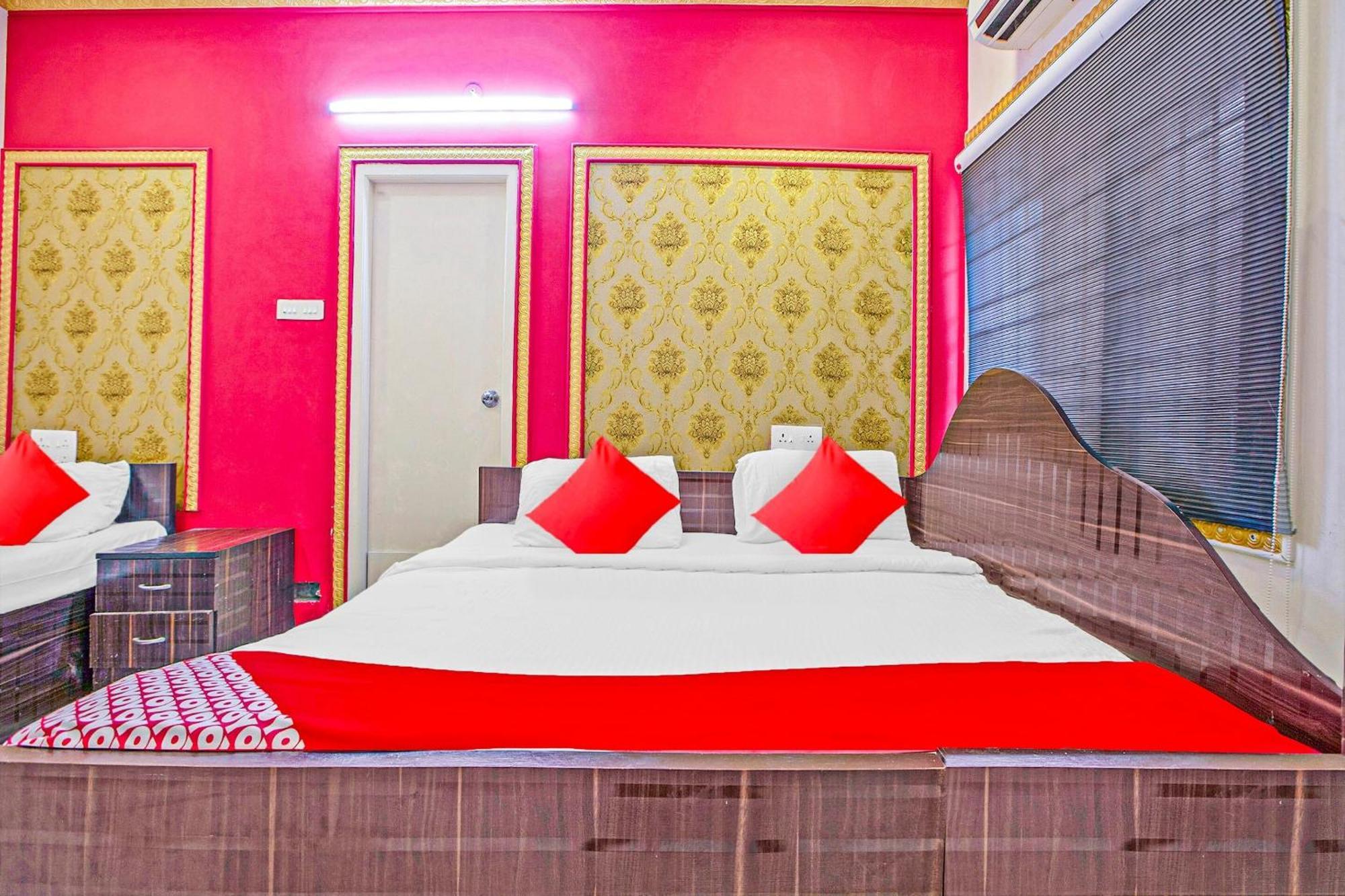 Hotel Collection O Ecr Residency And Service