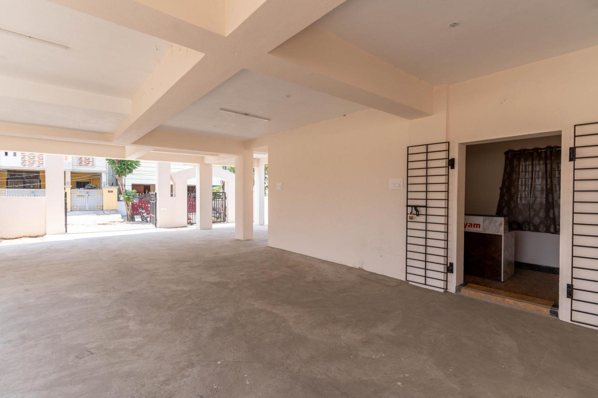 Hotel Aishwaryam Service 2*