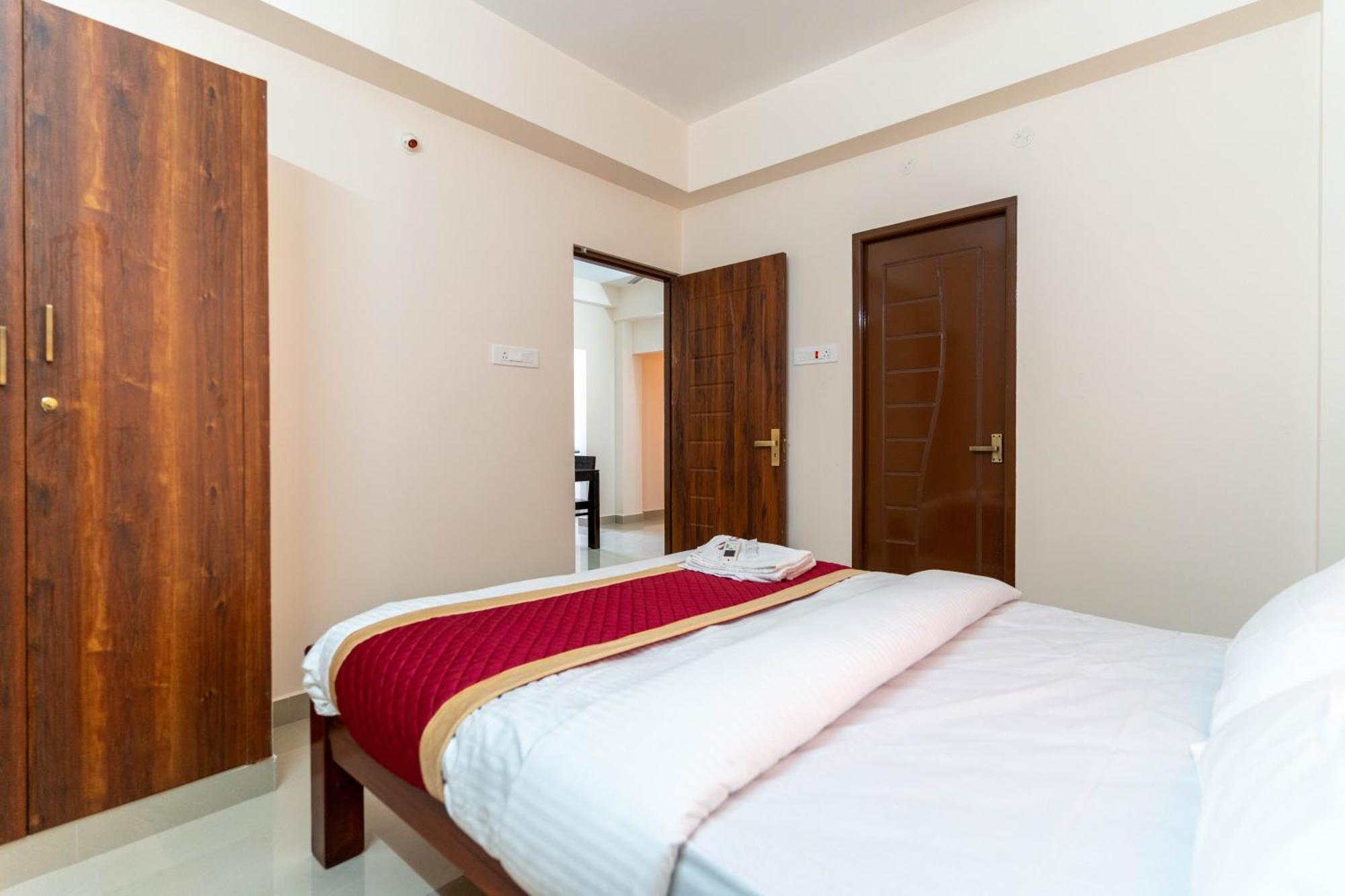 Aishwaryam Service Hotel 2*