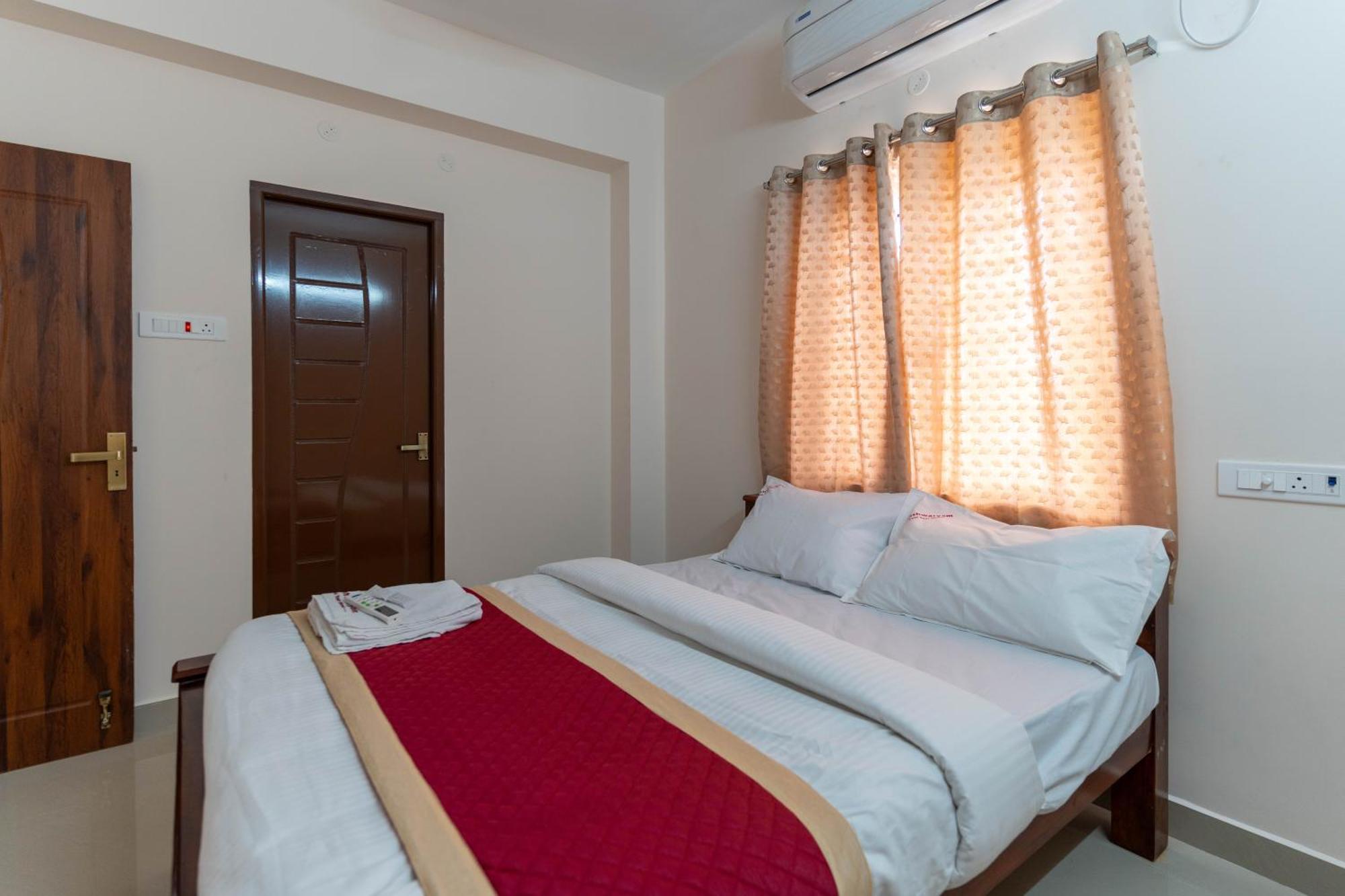 Aishwaryam Service Hotel 2*