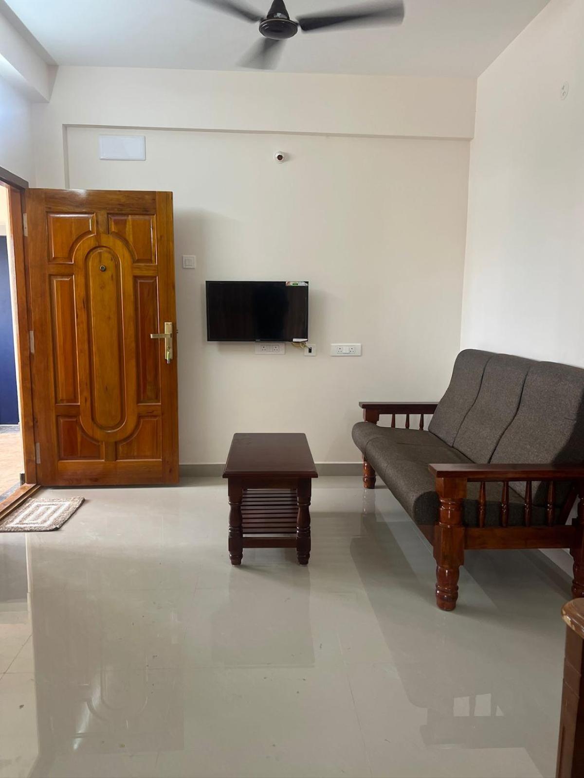 Aishwaryam Service Hotel 2*