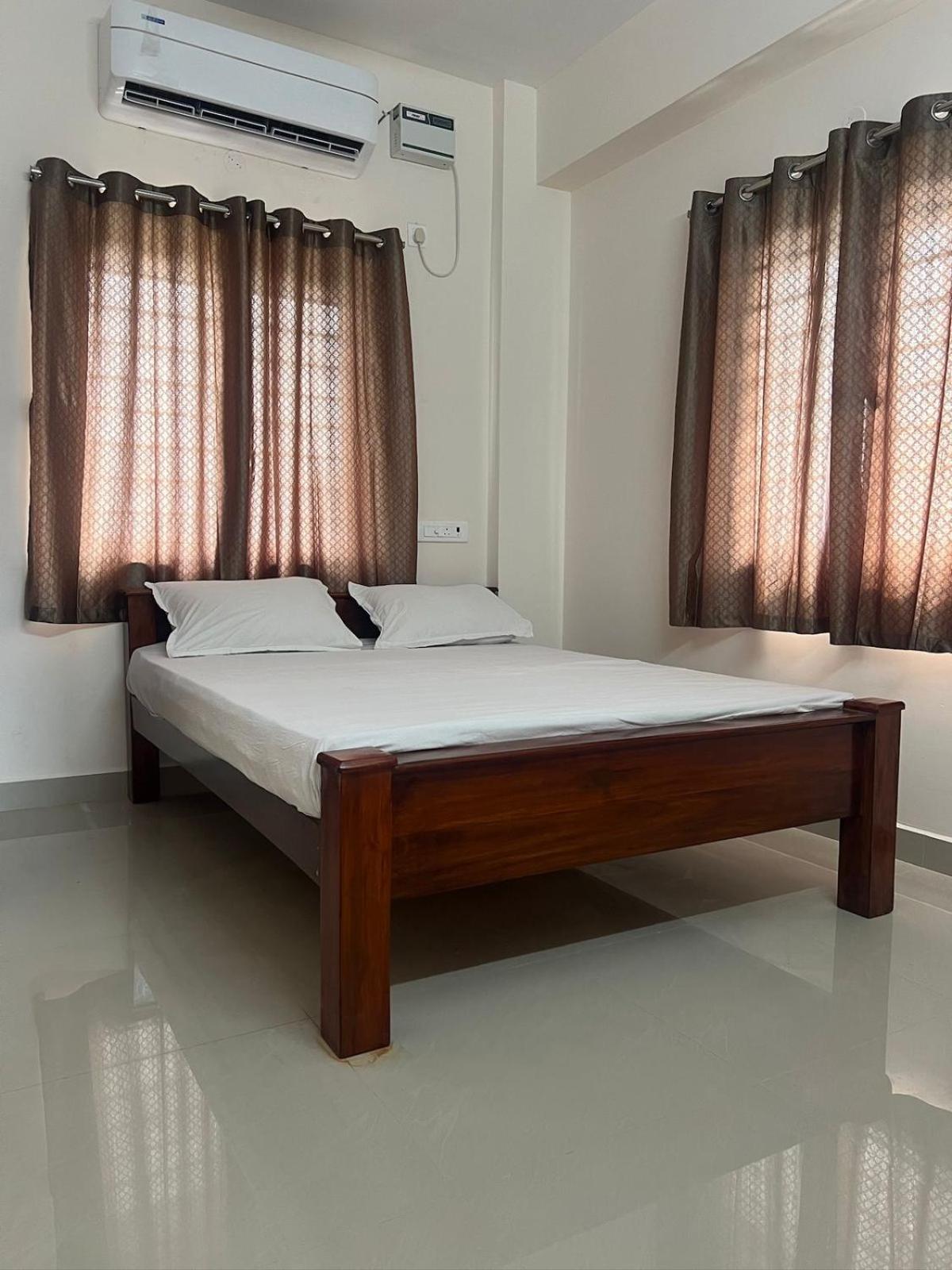 Hotel Aishwaryam Service 2*