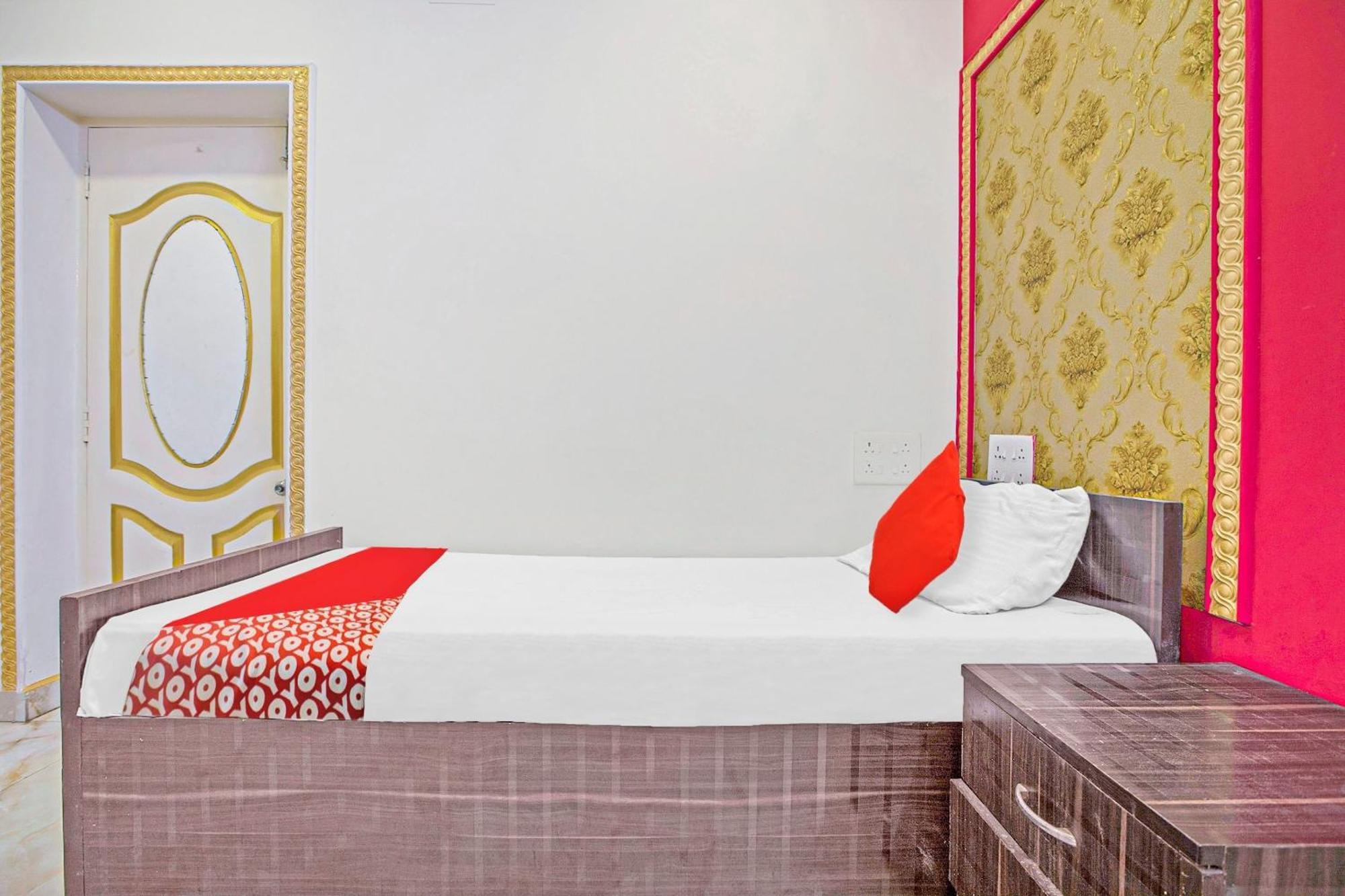 Hotel Collection O Ecr Residency And Service