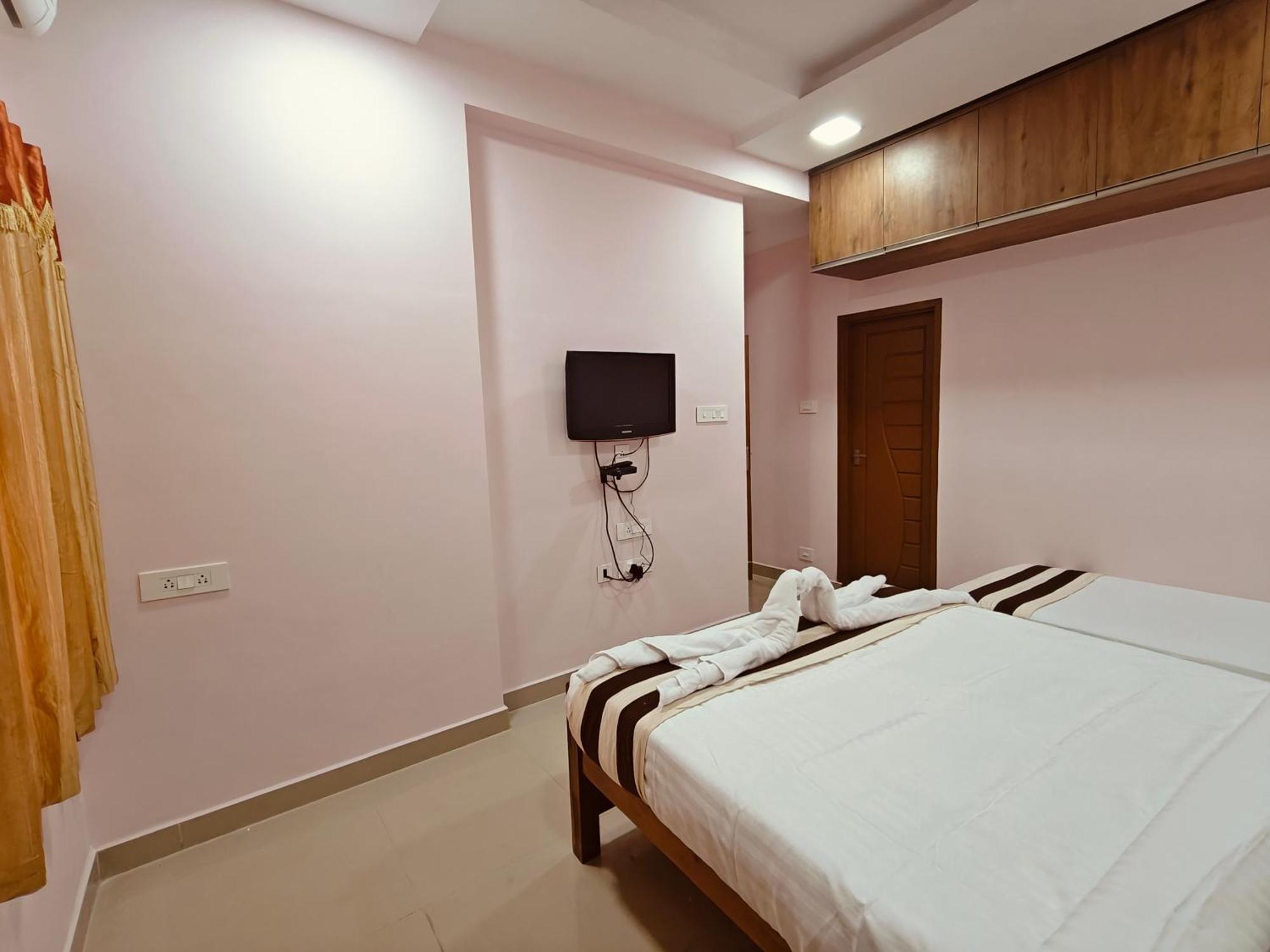 The Whiteglow Elite 2* Chennai
