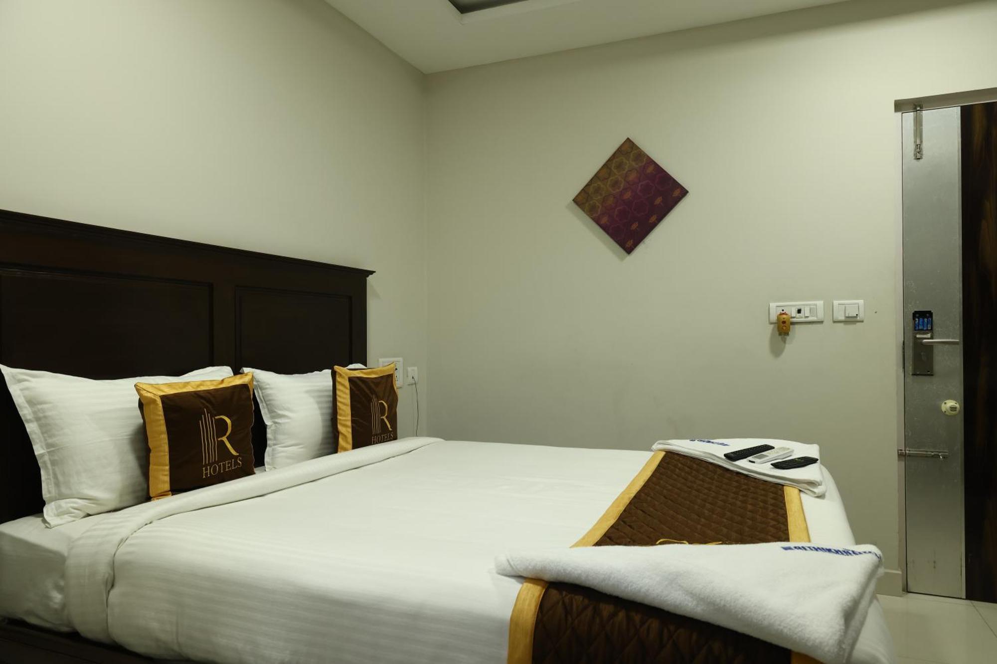 Hotel Rithikha Crest