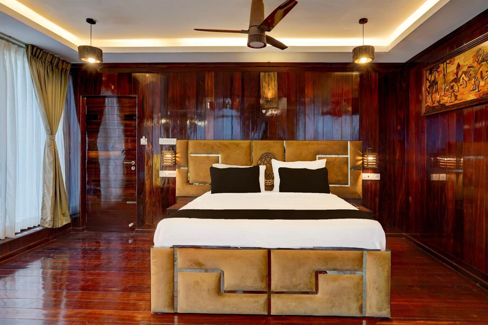 Super Townhouse Nk Vivanta Luxury Hotel