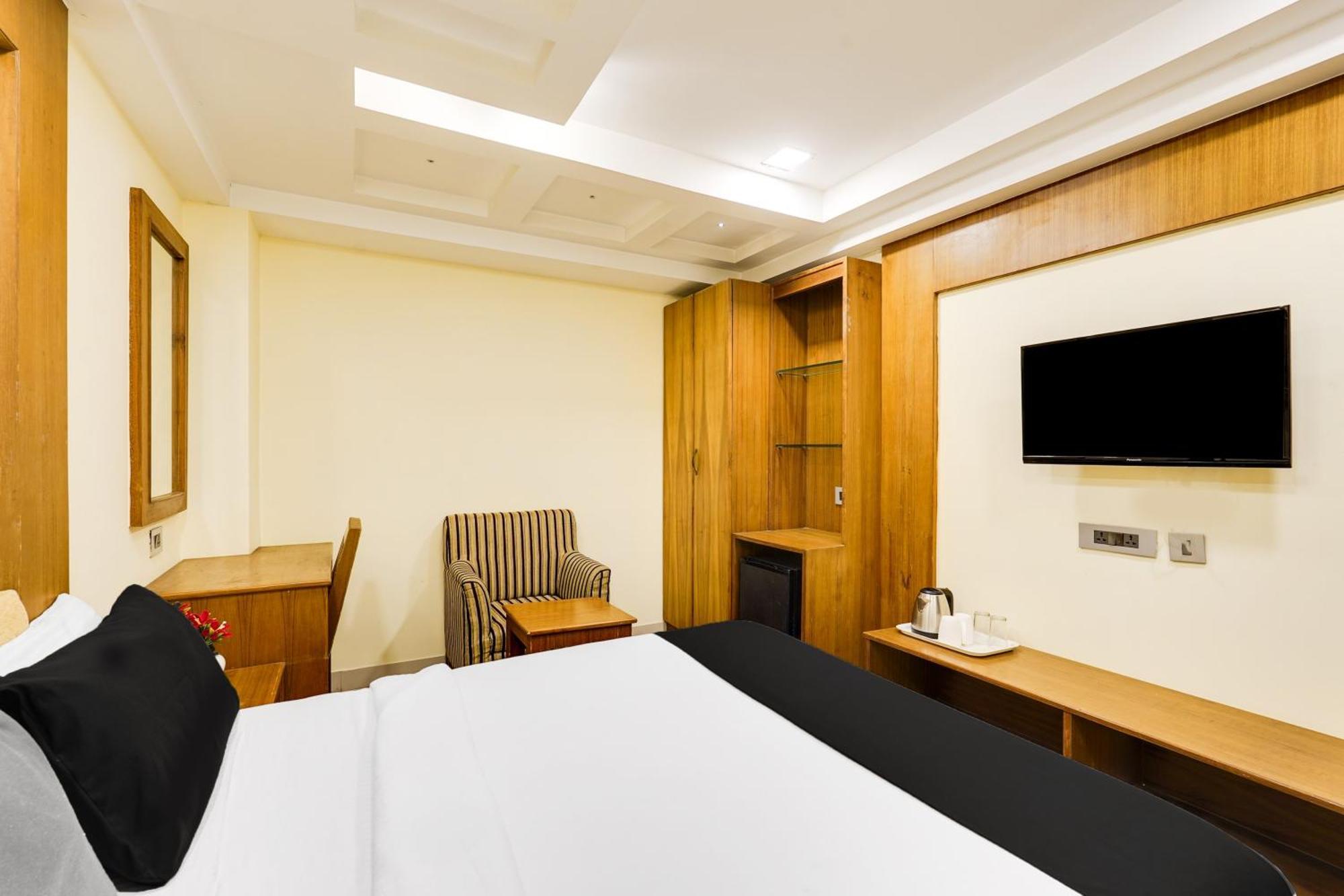 Townhouse Oak Alandur Near Airport Formerly Vijay Park Hotel Chennai