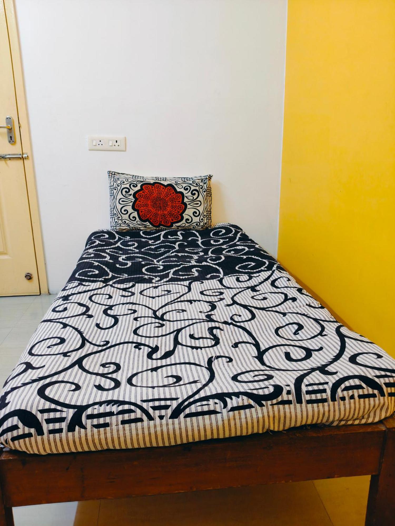 Homestay Cosy Behind Airport, Close To Dlf & Rmz It Park, Miot And Srm Hospitals, Trade Center