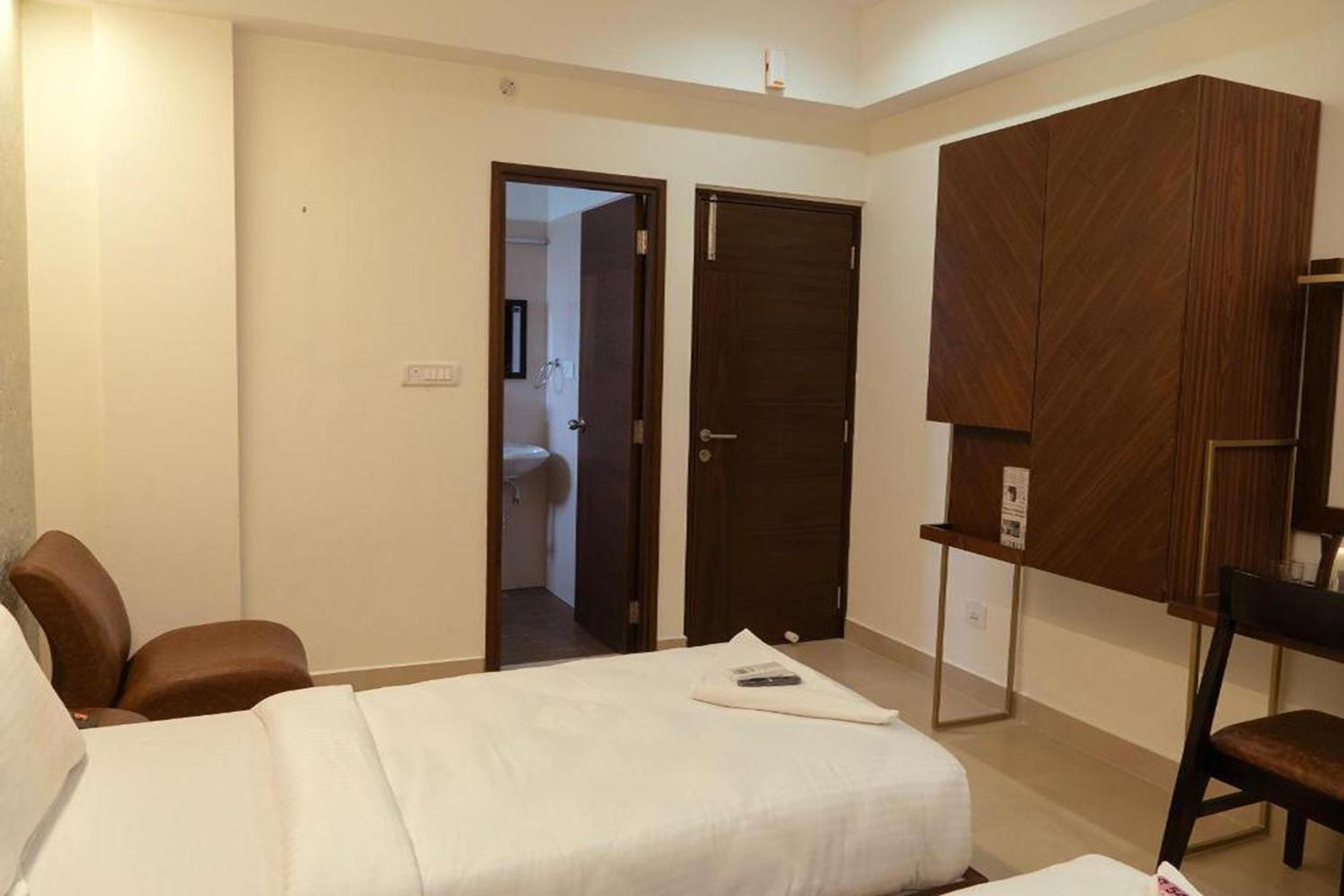 Hotel Flora Pavillion Near Global Hospital Perumbakkam Chennai
