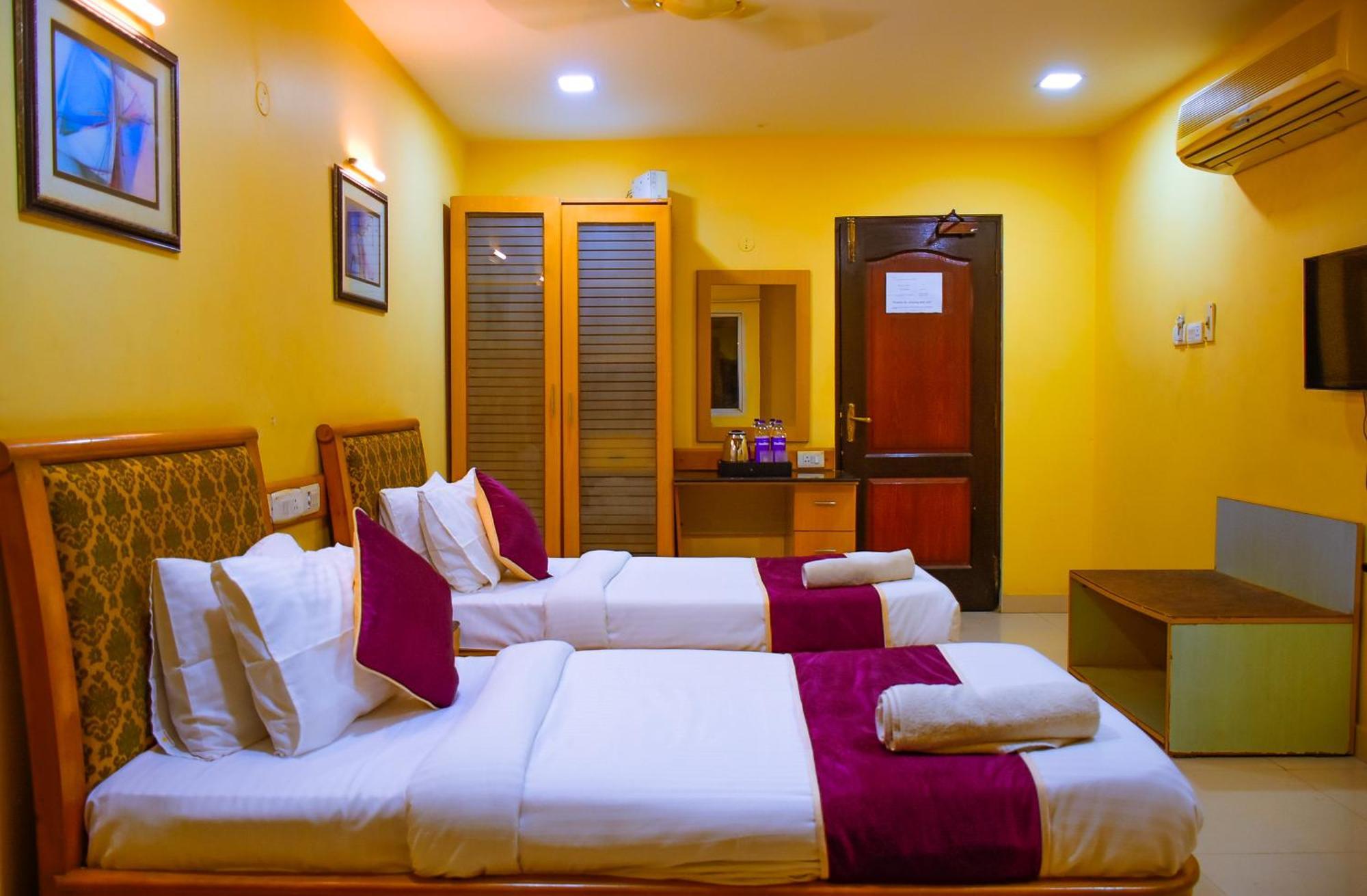 Naksha Tree - Mogappair Hotel 3*