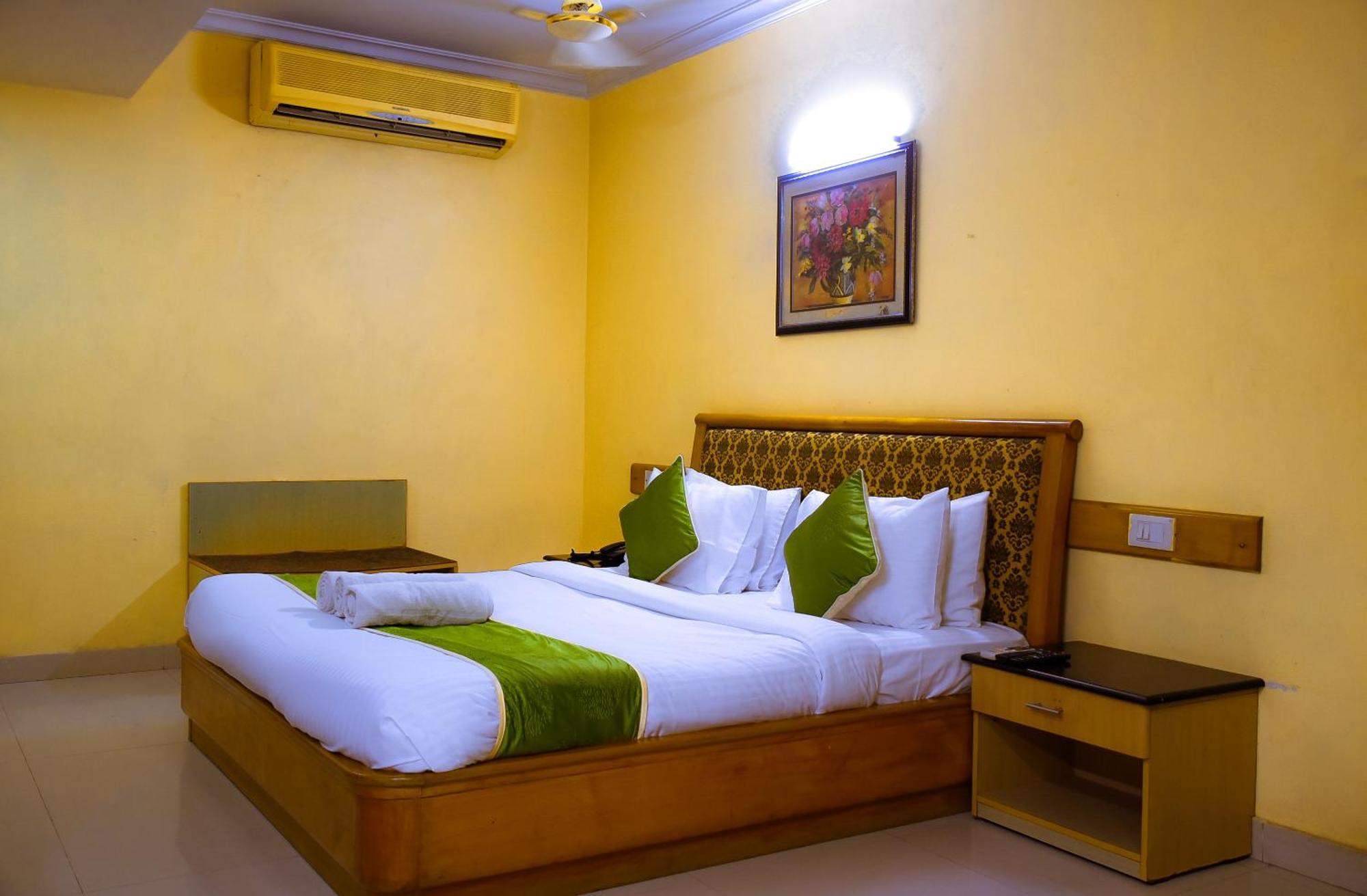 Naksha Tree - Mogappair Hotel