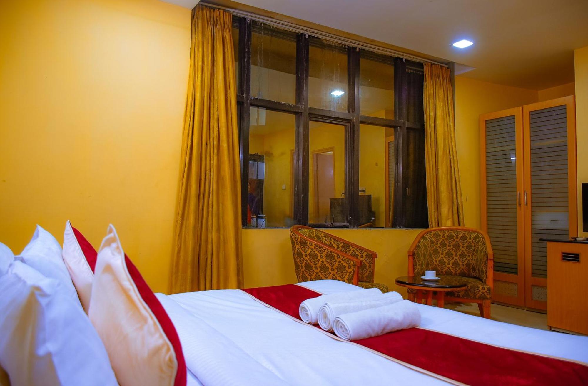 Hotel Naksha Tree - Mogappair