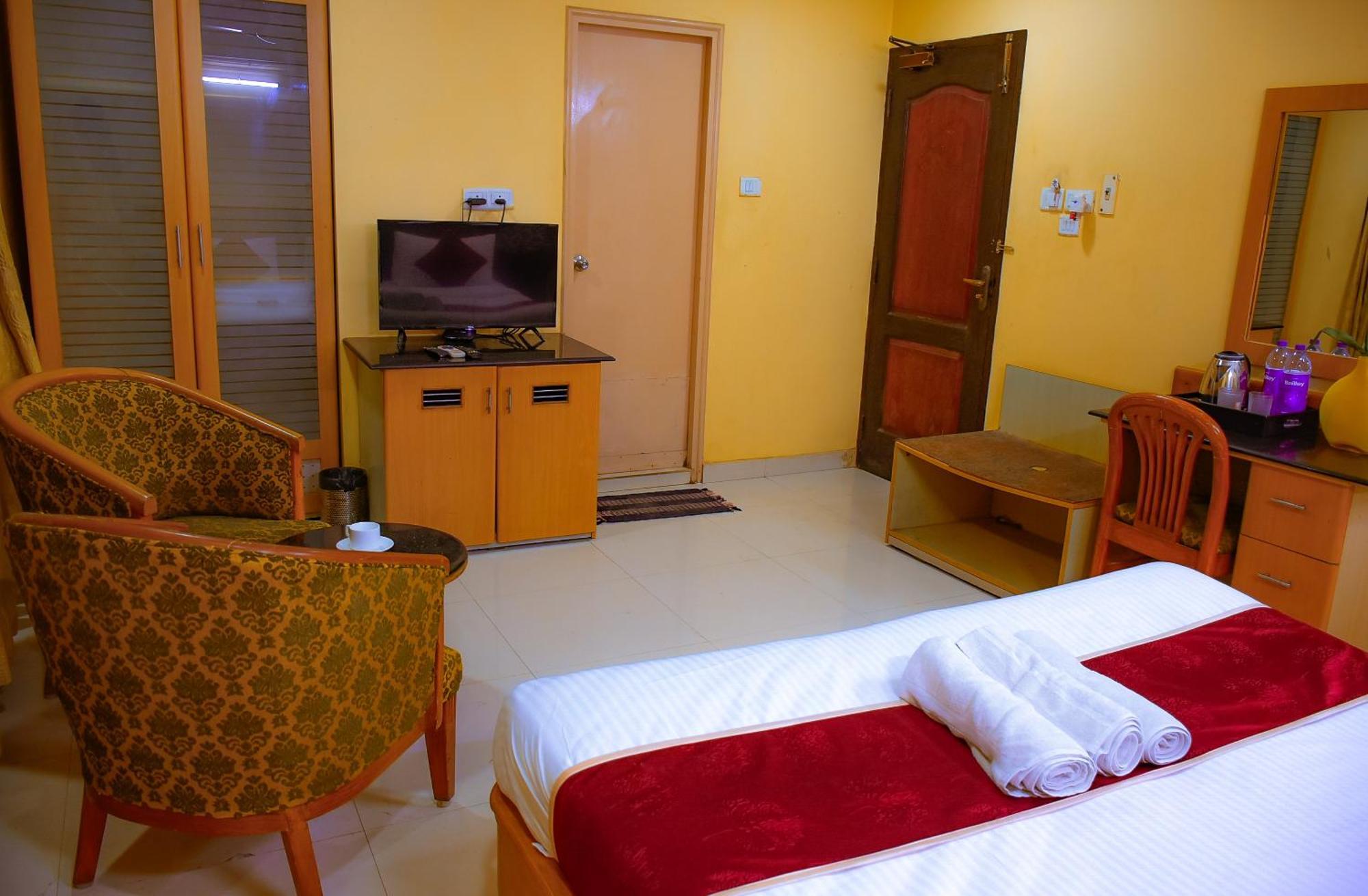 Naksha Tree - Mogappair Hotel 3*