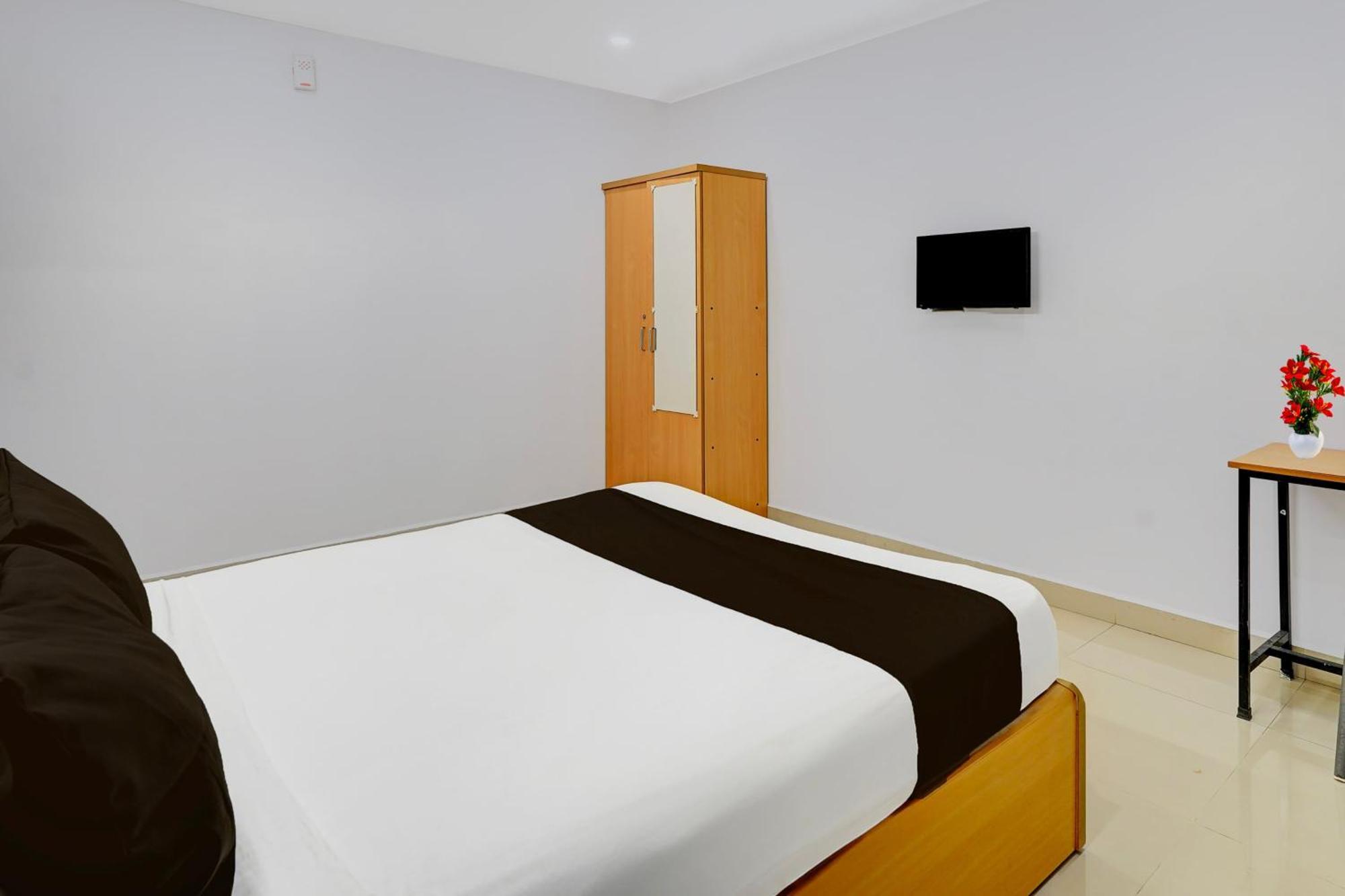 Super O Valasaravakkam Near Chandra Metro Mall Hotel 4*