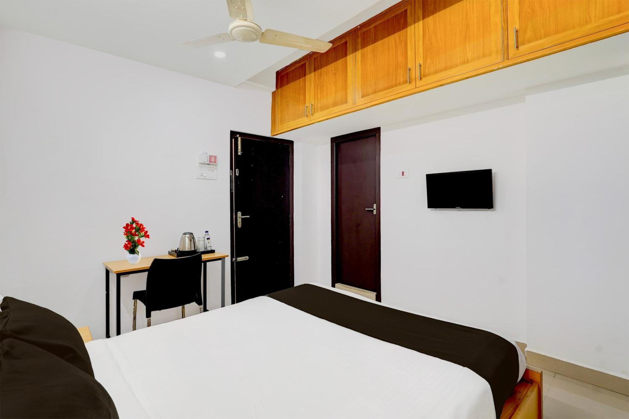 Super O Valasaravakkam Near Chandra Metro Mall 4* Chennai