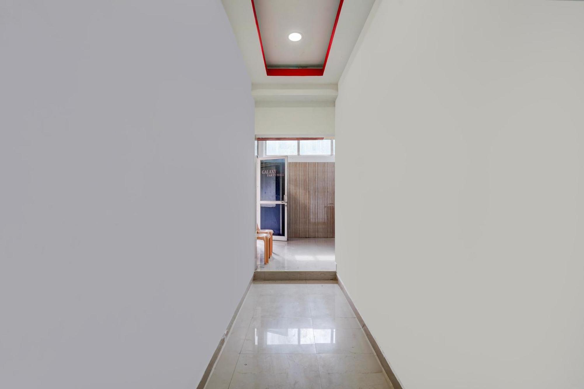 Super Collection O Kelambakkam Near Chettinad Hospital Hotel *